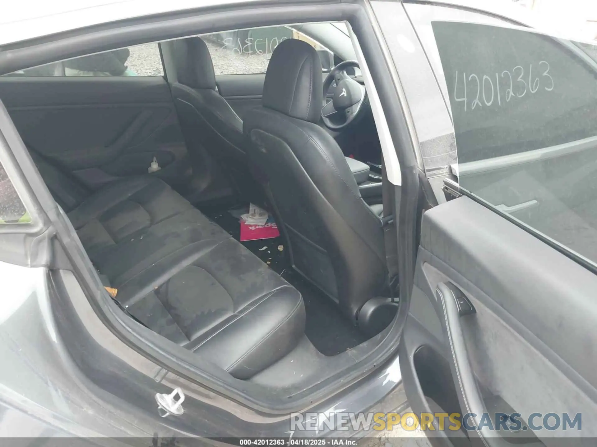 8 fotografías del automóvil dañado 5YJ3E1EB5KF205896 TESLA MODEL 3 2019