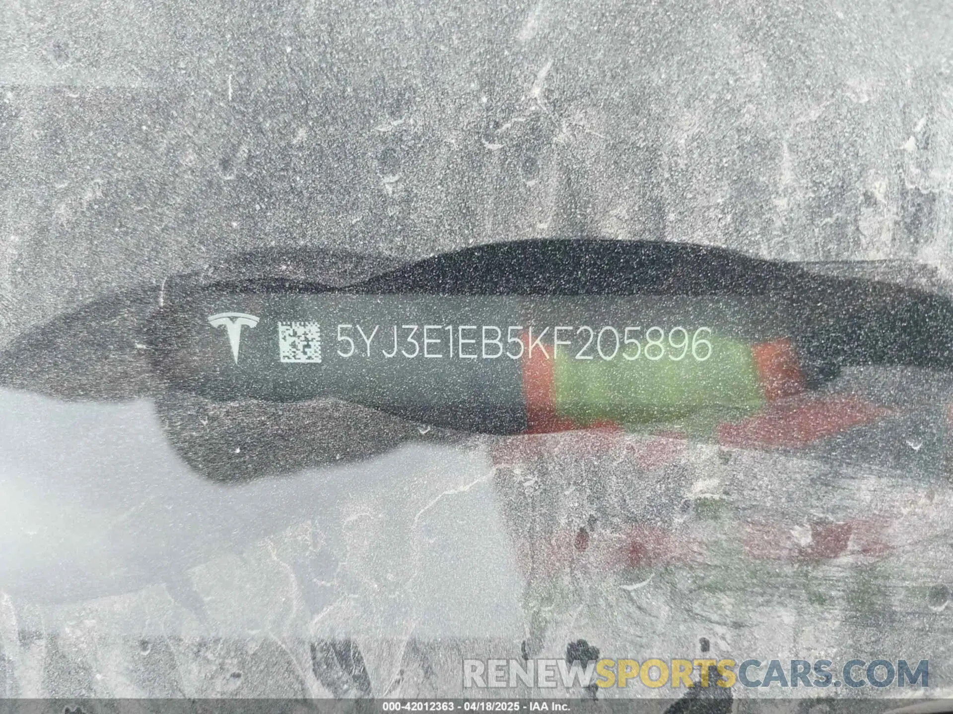 9 fotografías del automóvil dañado 5YJ3E1EB5KF205896 TESLA MODEL 3 2019