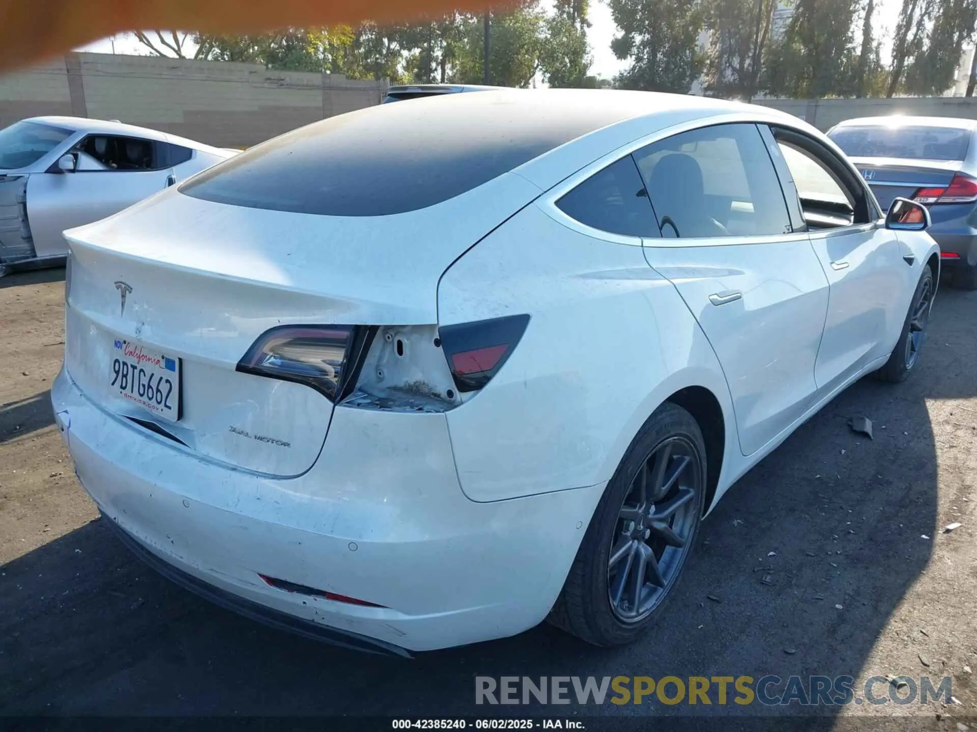 4 fotografías del automóvil dañado 5YJ3E1EB5KF213576 TESLA MODEL 3 2019