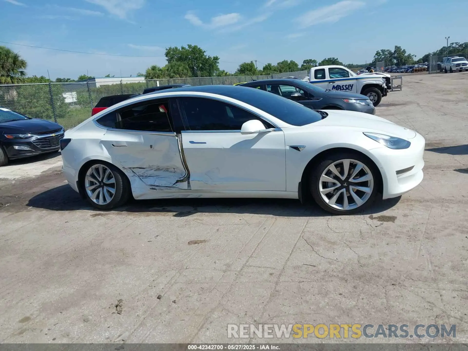13 fotografías del automóvil dañado 5YJ3E1EB5KF365132 TESLA MODEL 3 2019