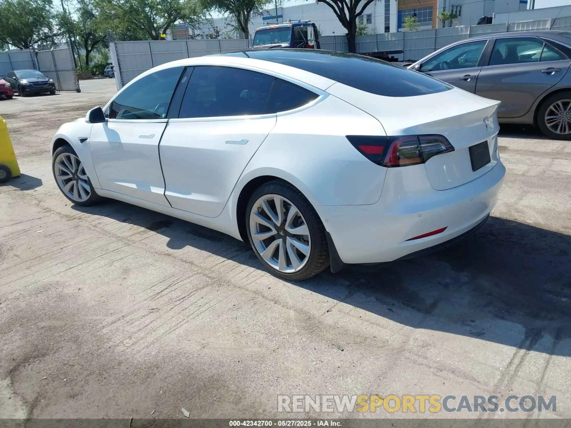 3 fotografías del automóvil dañado 5YJ3E1EB5KF365132 TESLA MODEL 3 2019