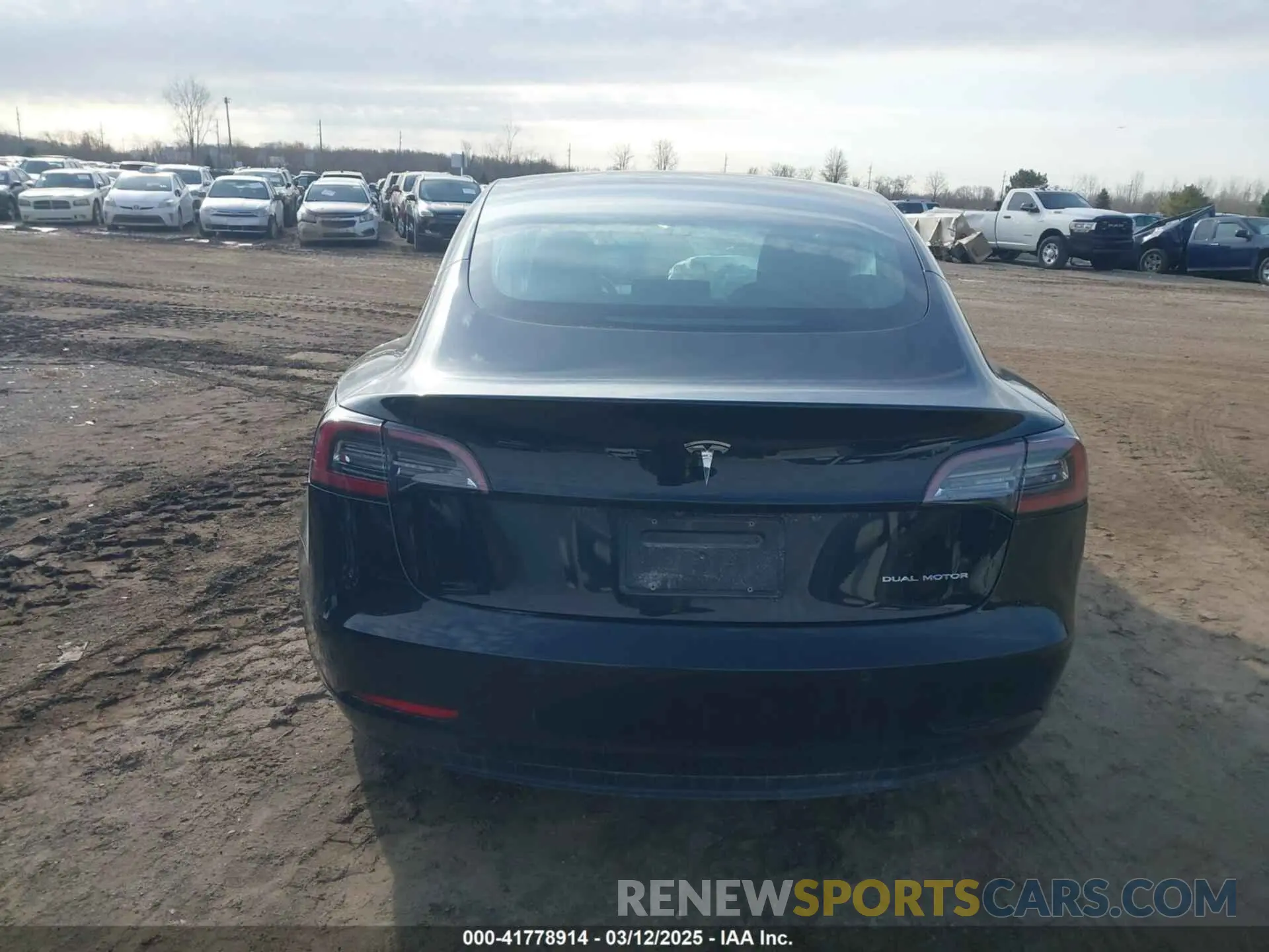 16 fotografías del automóvil dañado 5YJ3E1EB5KF414748 TESLA MODEL 3 2019