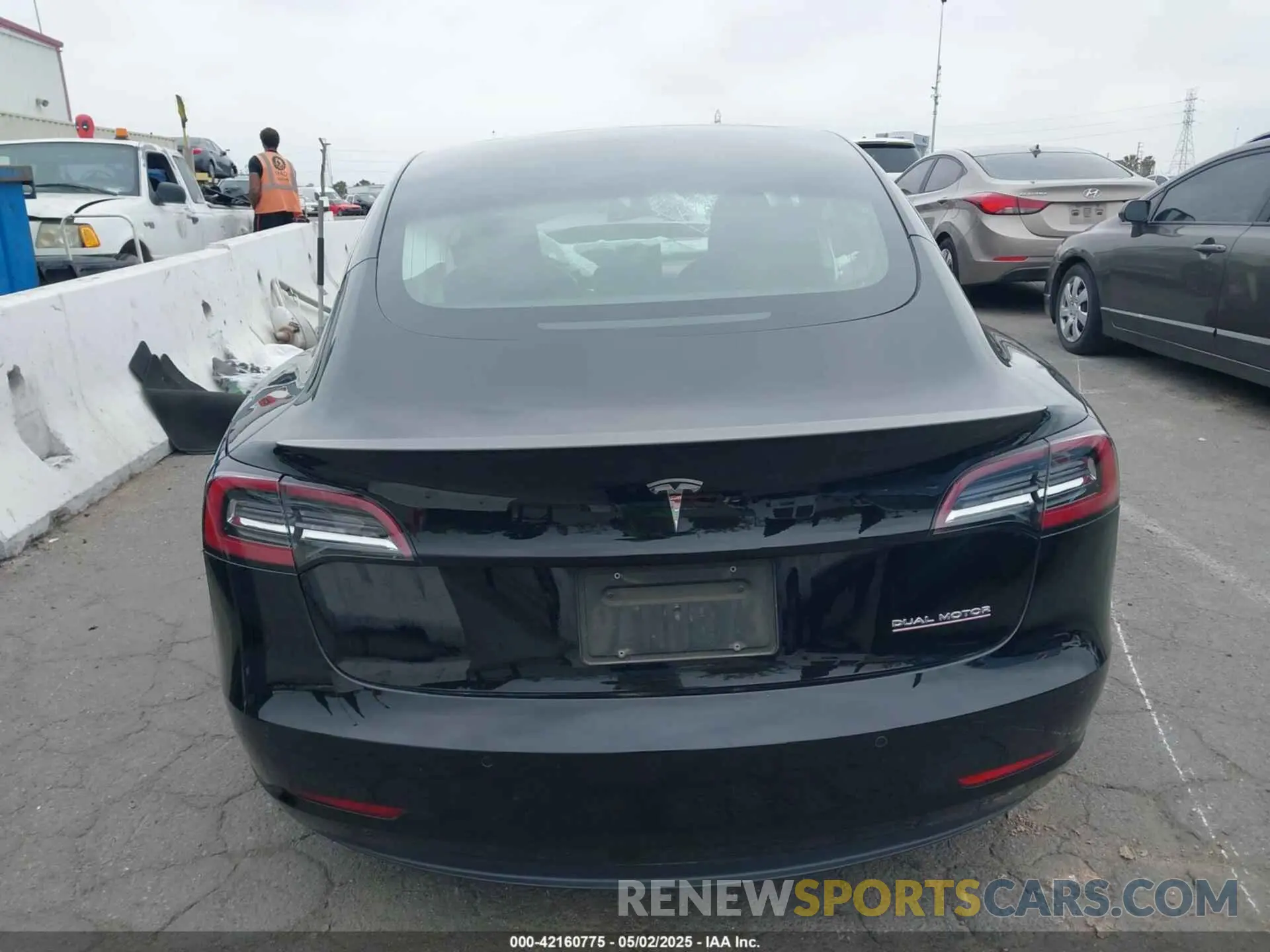 16 fotografías del automóvil dañado 5YJ3E1EB5KF434613 TESLA MODEL 3 2019