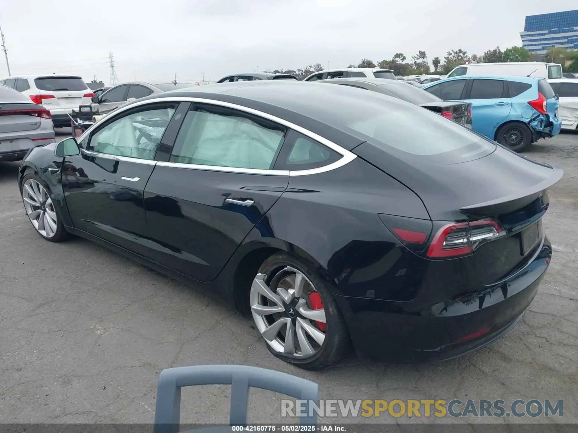 3 fotografías del automóvil dañado 5YJ3E1EB5KF434613 TESLA MODEL 3 2019