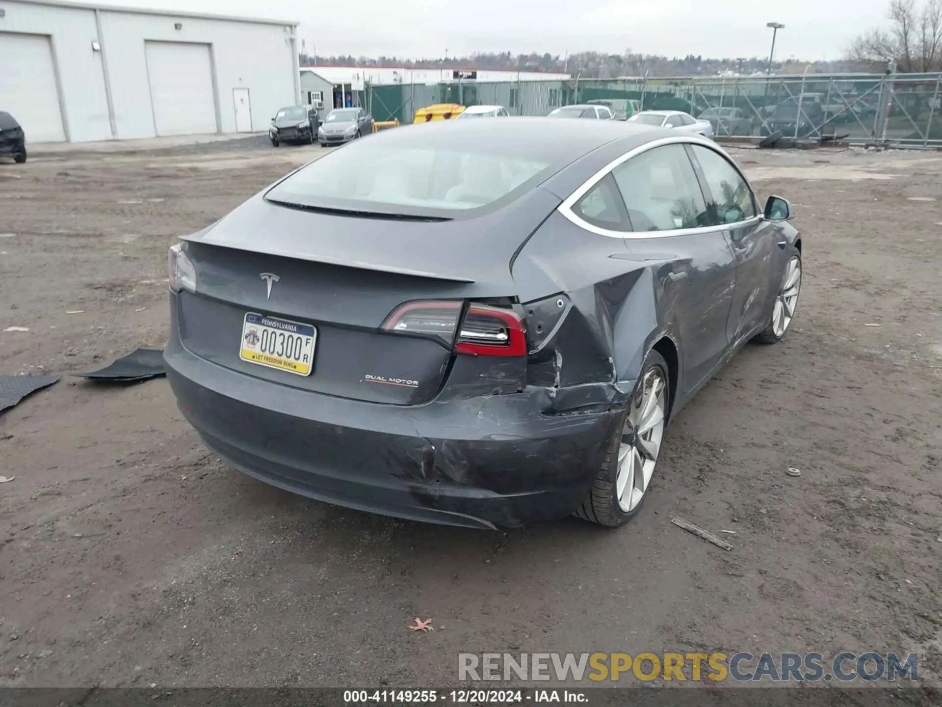 4 fotografías del automóvil dañado 5YJ3E1EB5KF533660 TESLA MODEL 3 2019