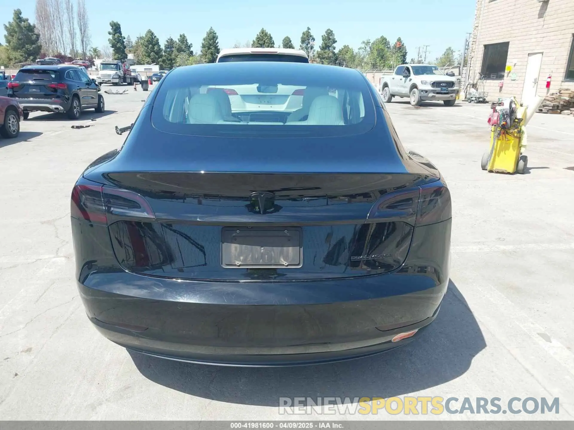 16 fotografías del automóvil dañado 5YJ3E1EB6KF192477 TESLA MODEL 3 2019