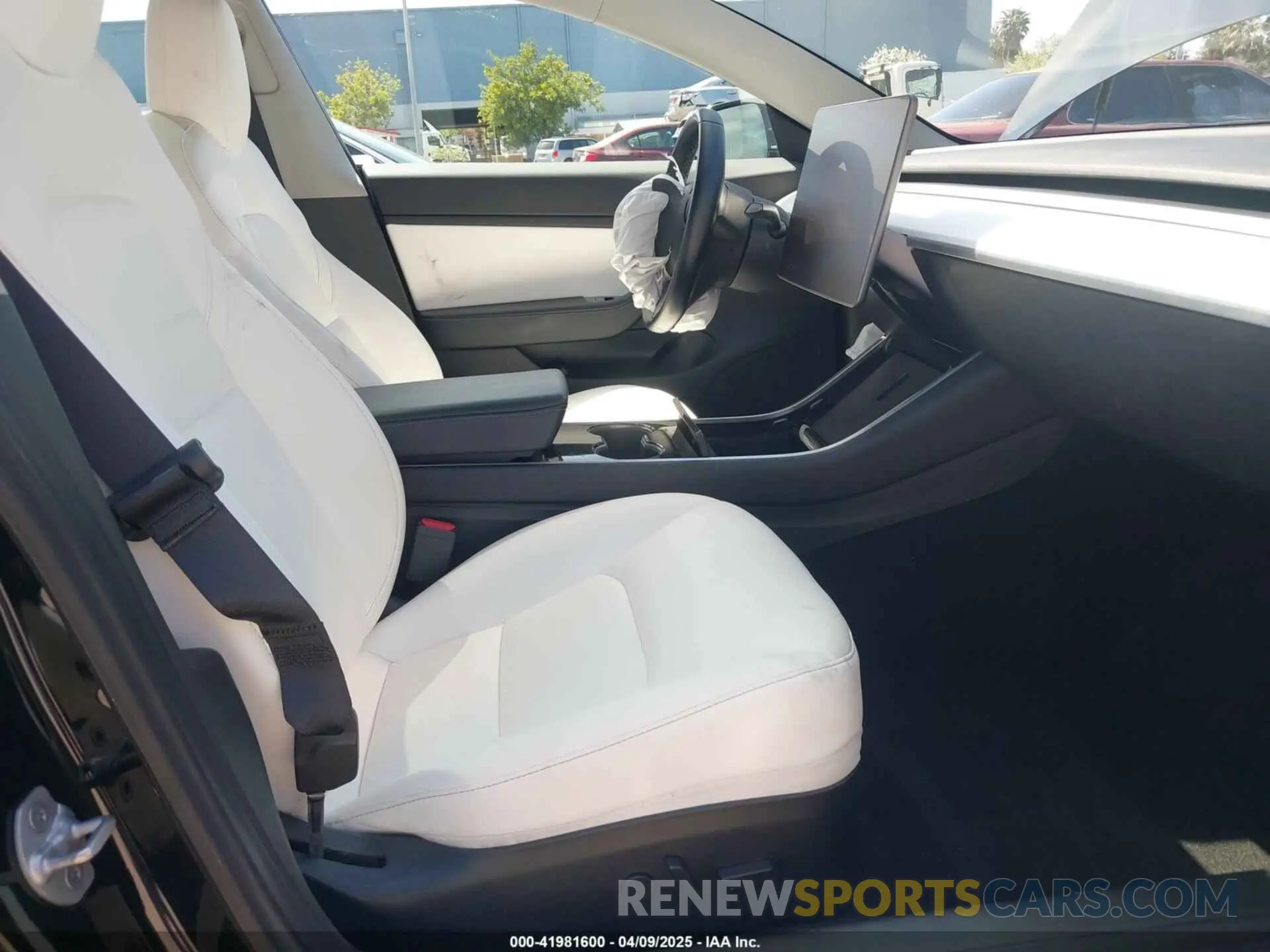 5 fotografías del automóvil dañado 5YJ3E1EB6KF192477 TESLA MODEL 3 2019