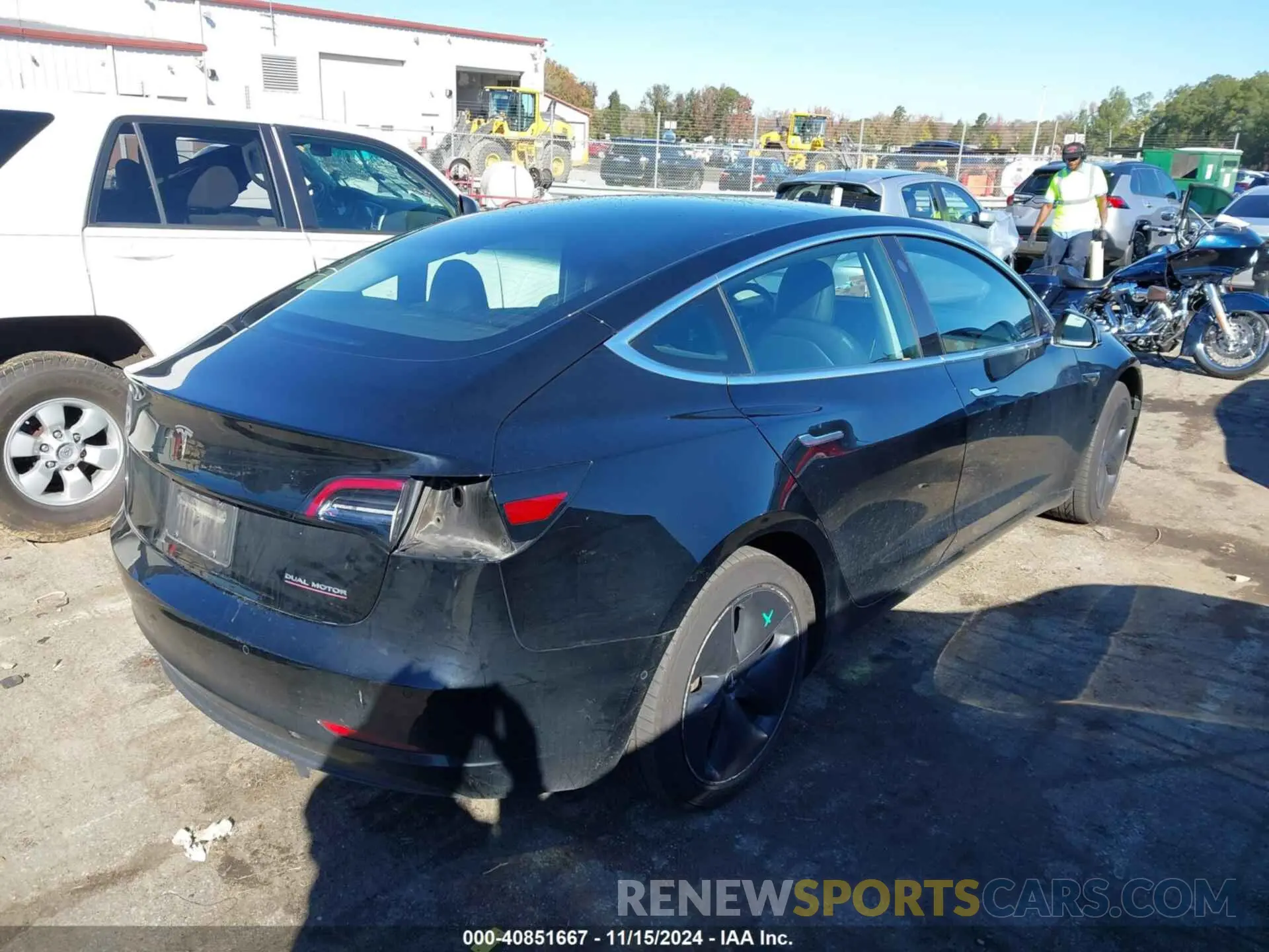 4 fotografías del automóvil dañado 5YJ3E1EB6KF385566 TESLA MODEL 3 2019
