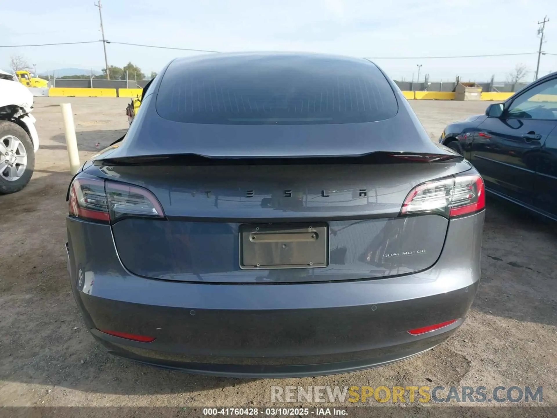 15 fotografías del automóvil dañado 5YJ3E1EB6KF413320 TESLA MODEL 3 2019