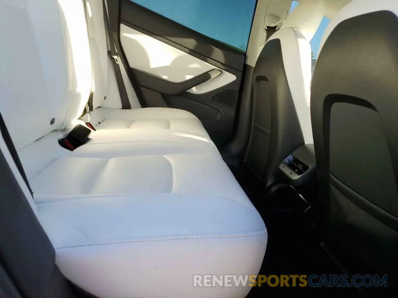 10 fotografías del automóvil dañado 5YJ3E1EB6KF440386 TESLA MODEL 3 2019