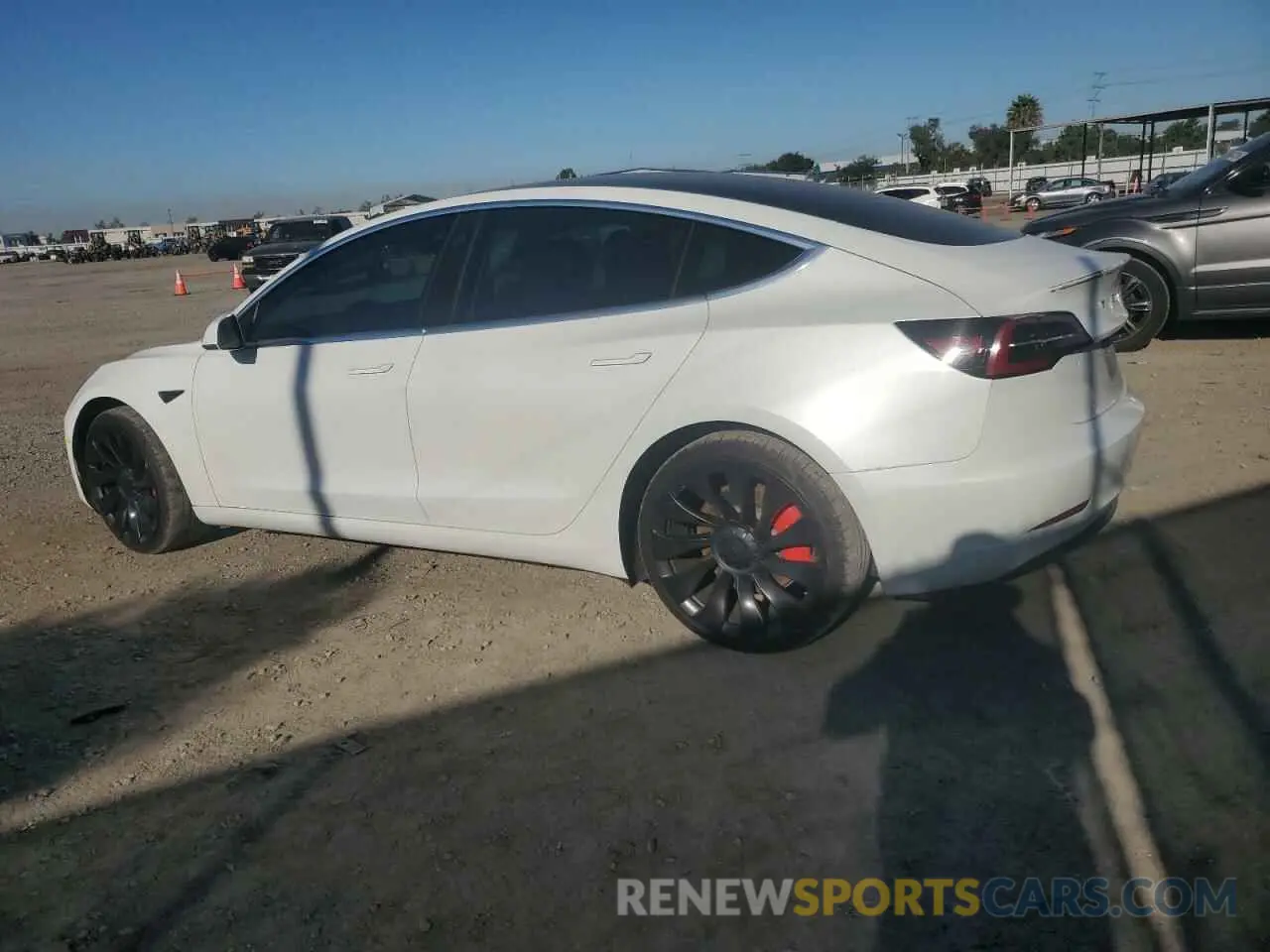 2 fotografías del automóvil dañado 5YJ3E1EB6KF487143 TESLA MODEL 3 2019