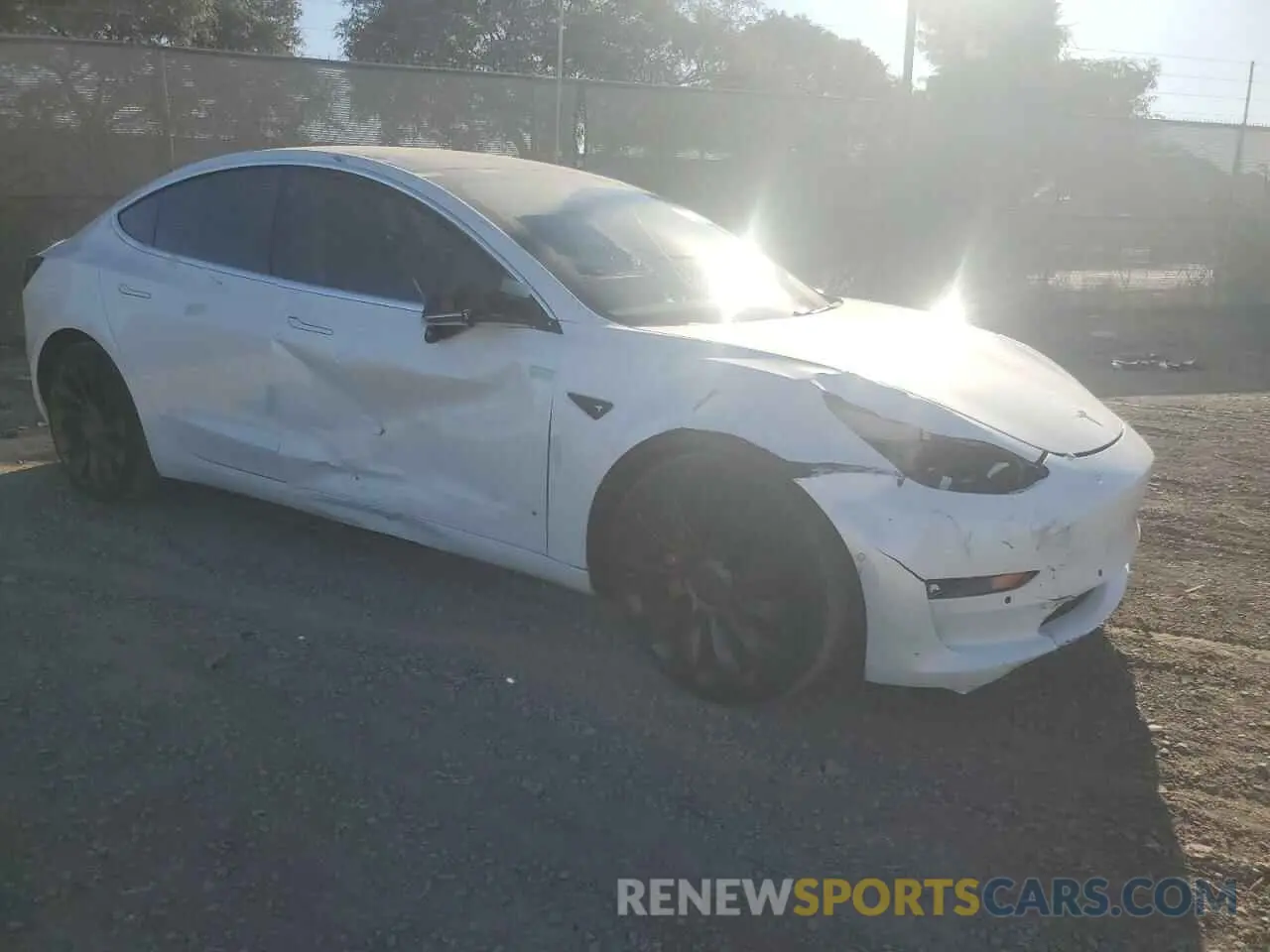 4 fotografías del automóvil dañado 5YJ3E1EB6KF487143 TESLA MODEL 3 2019