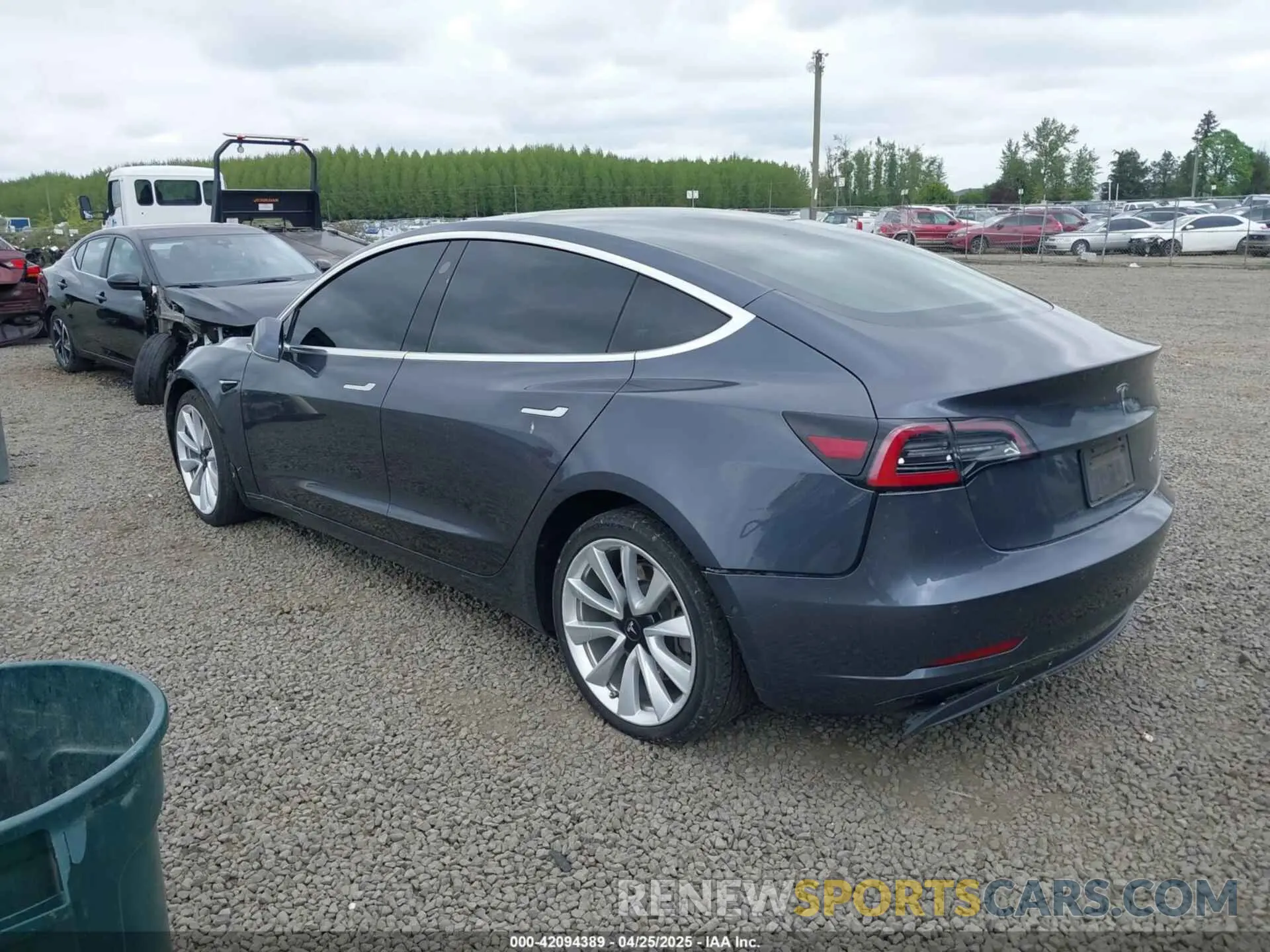3 fotografías del automóvil dañado 5YJ3E1EB7KF205883 TESLA MODEL 3 2019