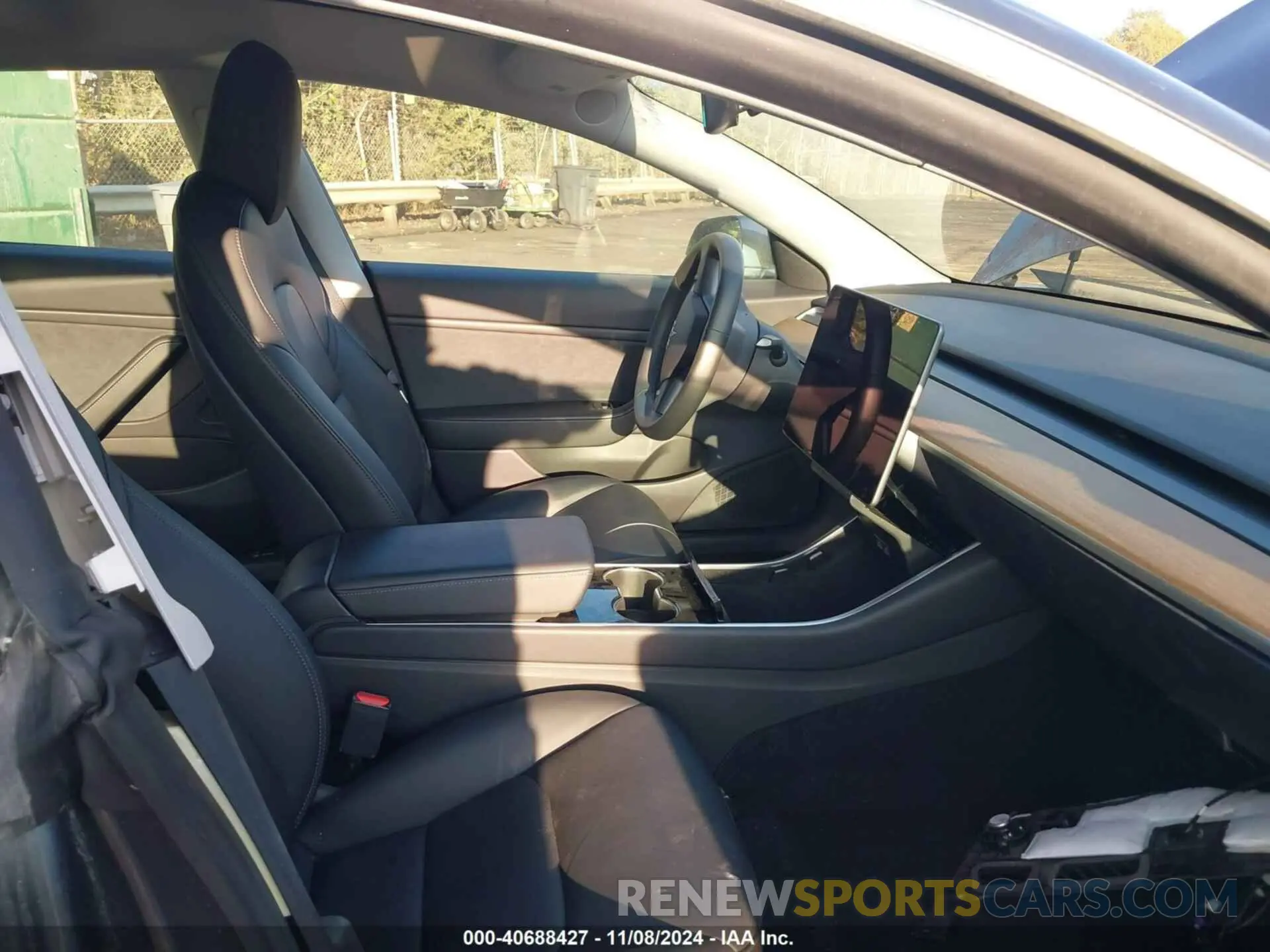 5 fotografías del automóvil dañado 5YJ3E1EB7KF210002 TESLA MODEL 3 2019