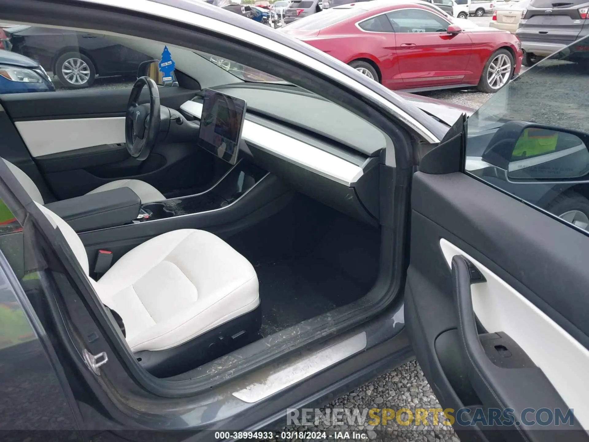 5 fotografías del automóvil dañado 5YJ3E1EB7KF214082 TESLA MODEL 3 2019