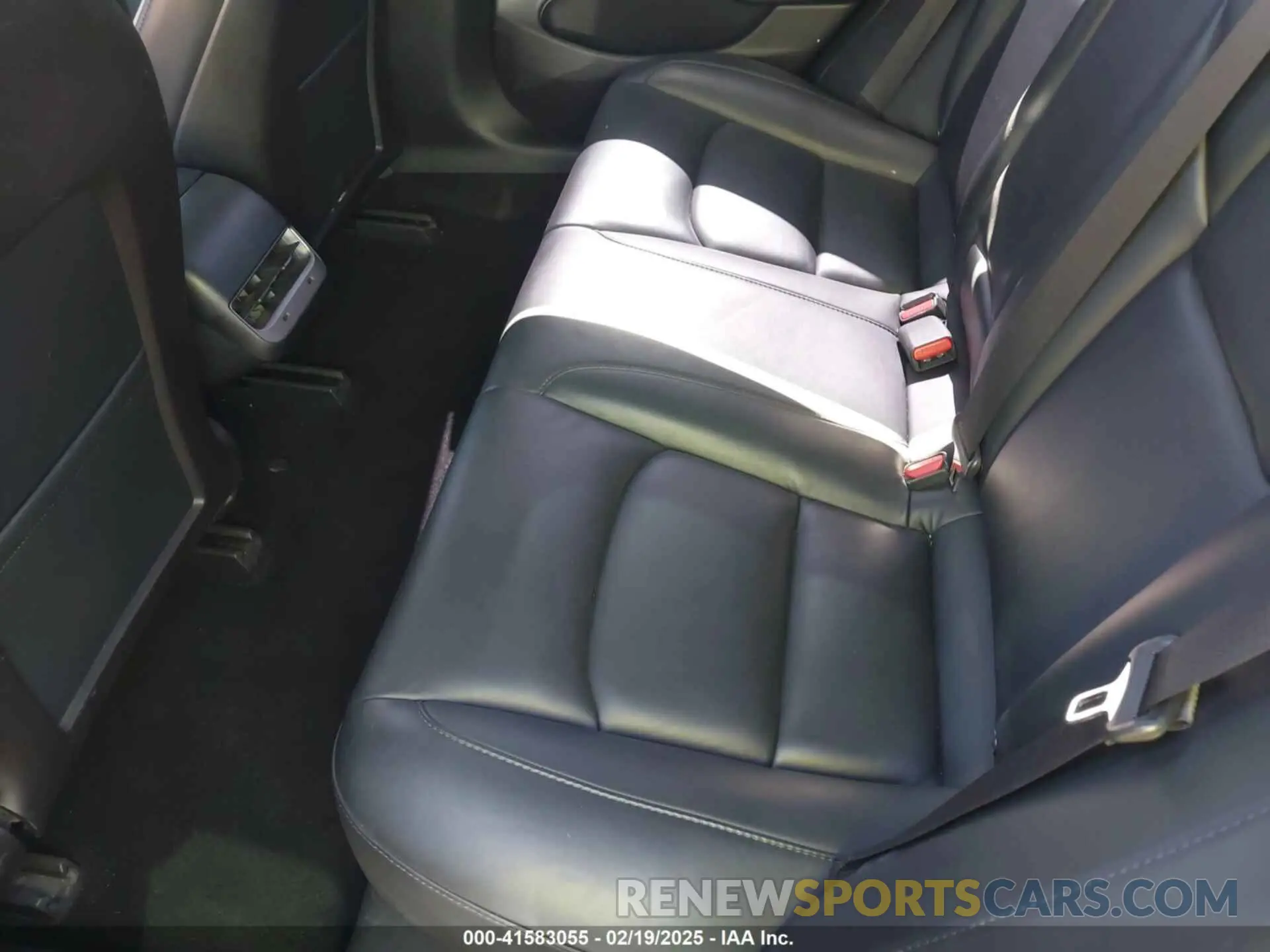 8 fotografías del automóvil dañado 5YJ3E1EB7KF433608 TESLA MODEL 3 2019