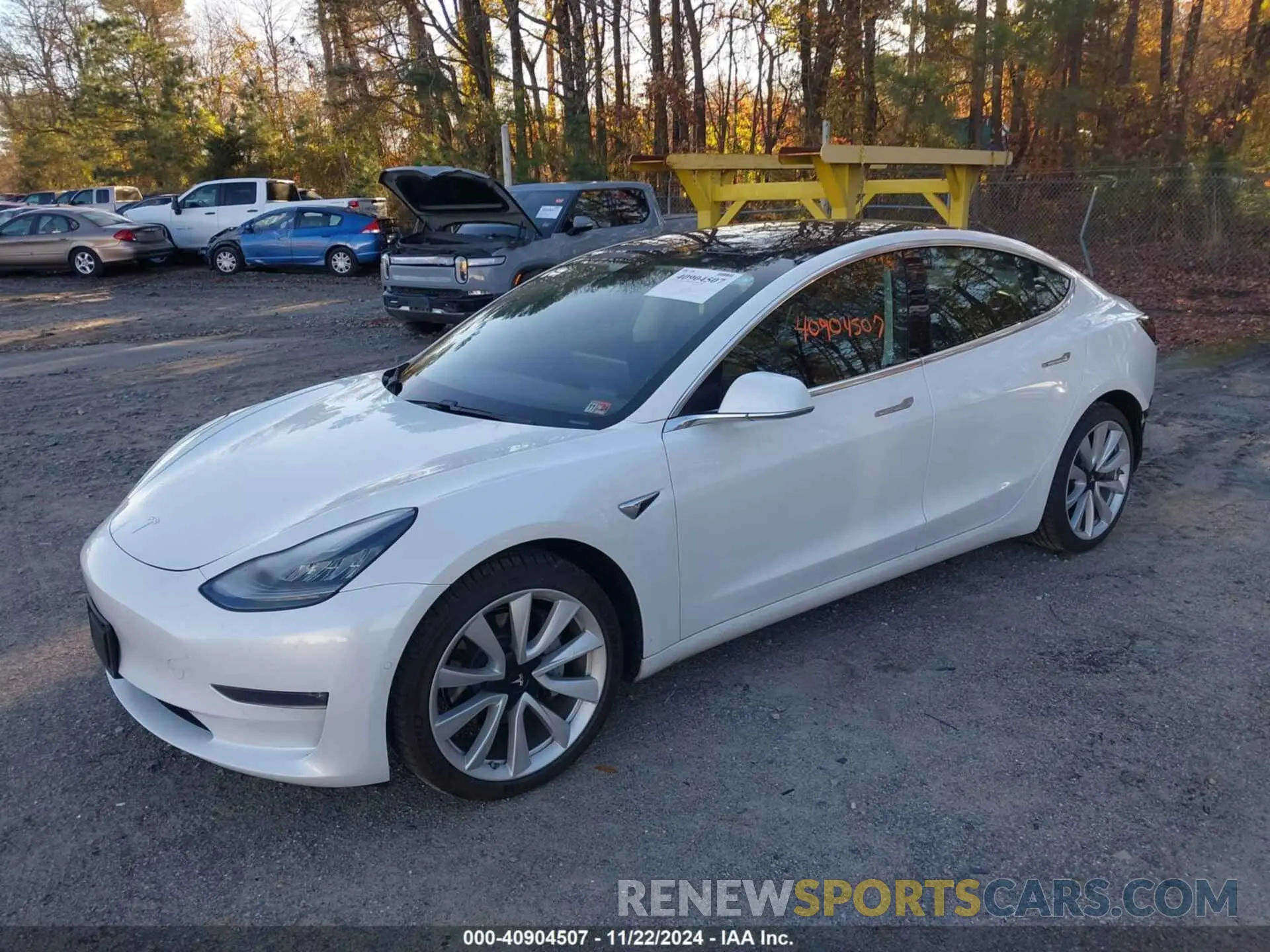 2 fotografías del automóvil dañado 5YJ3E1EB7KF477771 TESLA MODEL 3 2019