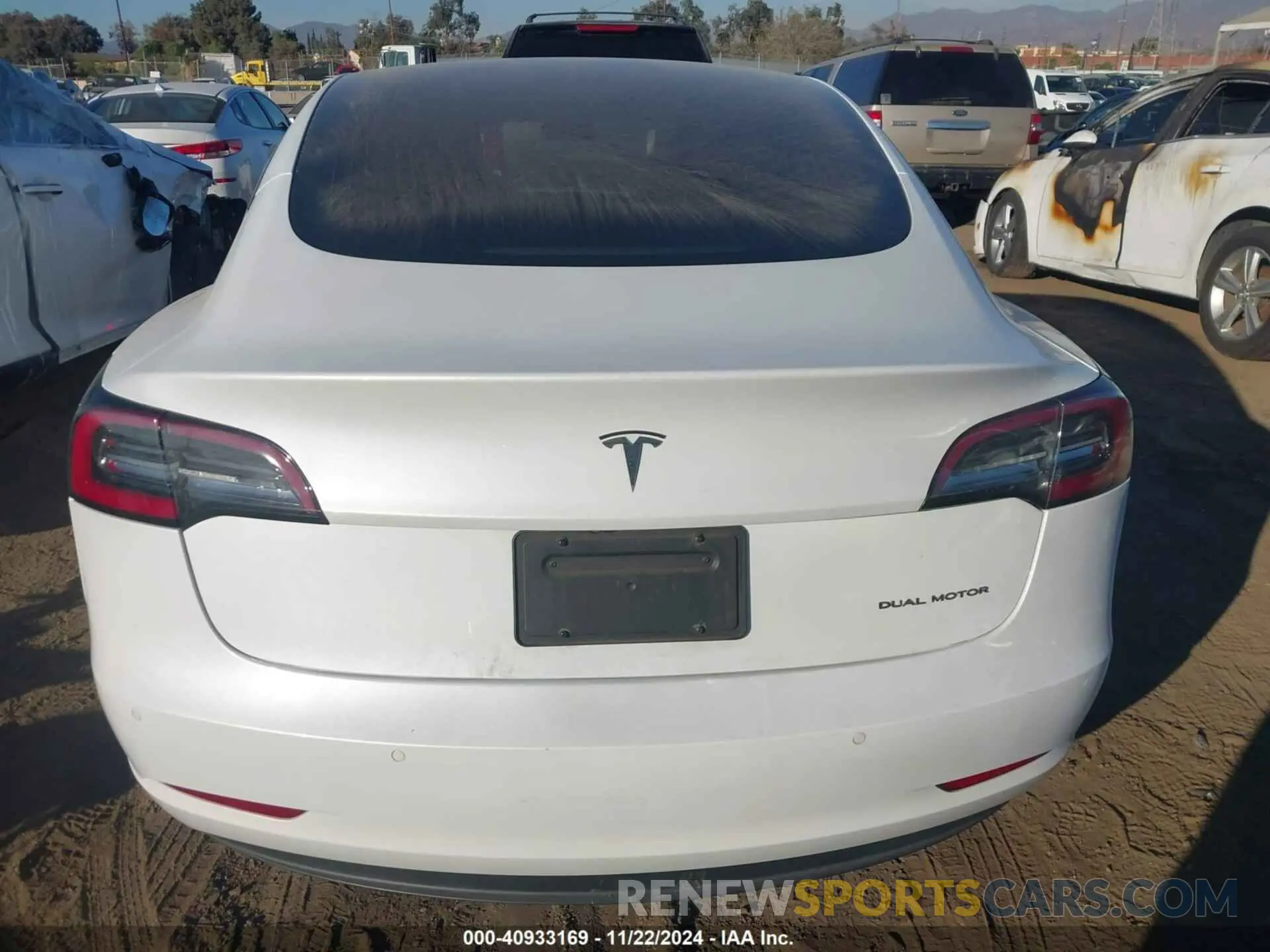 15 fotografías del automóvil dañado 5YJ3E1EB8KF477679 TESLA MODEL 3 2019