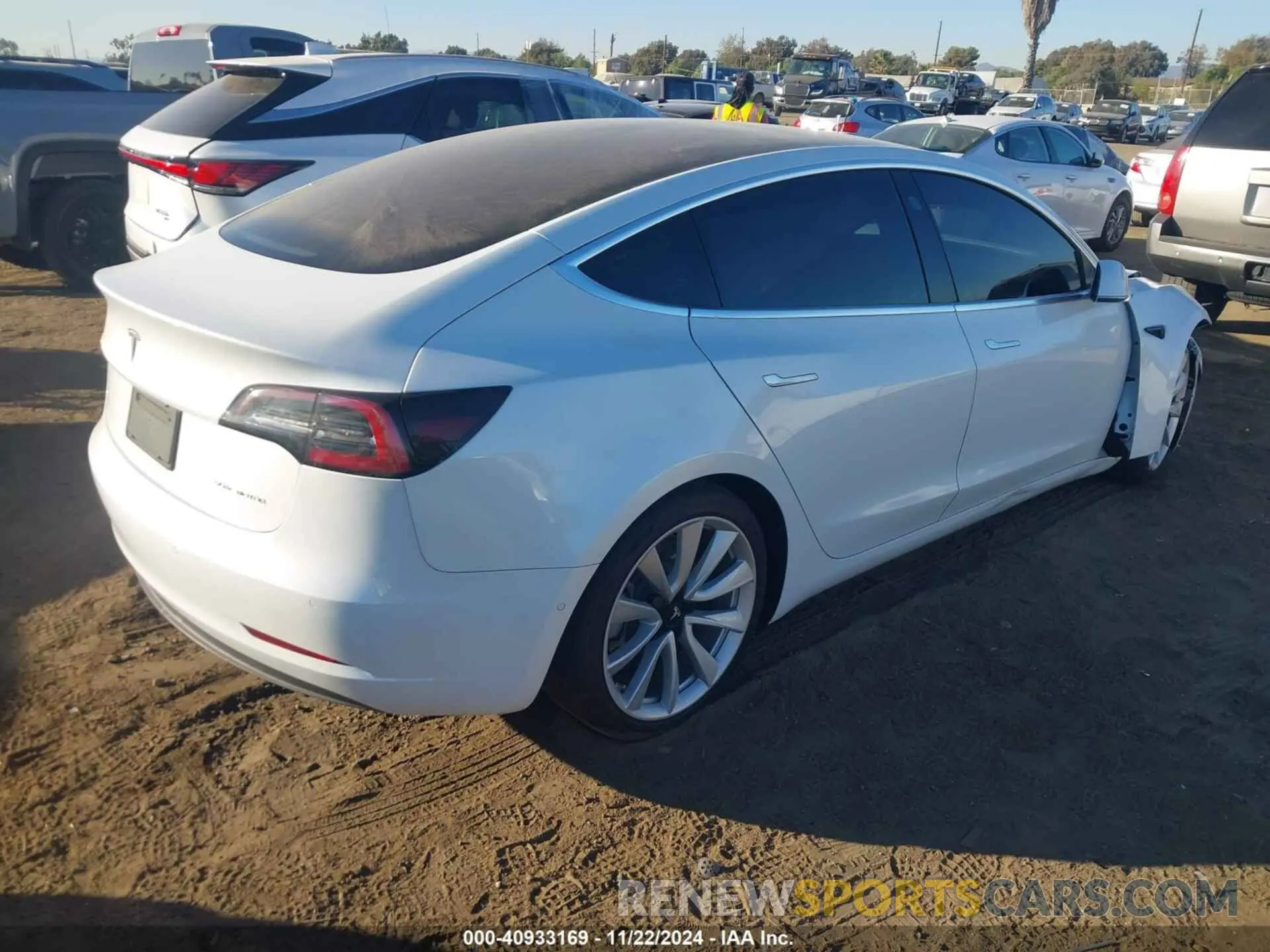 4 fotografías del automóvil dañado 5YJ3E1EB8KF477679 TESLA MODEL 3 2019