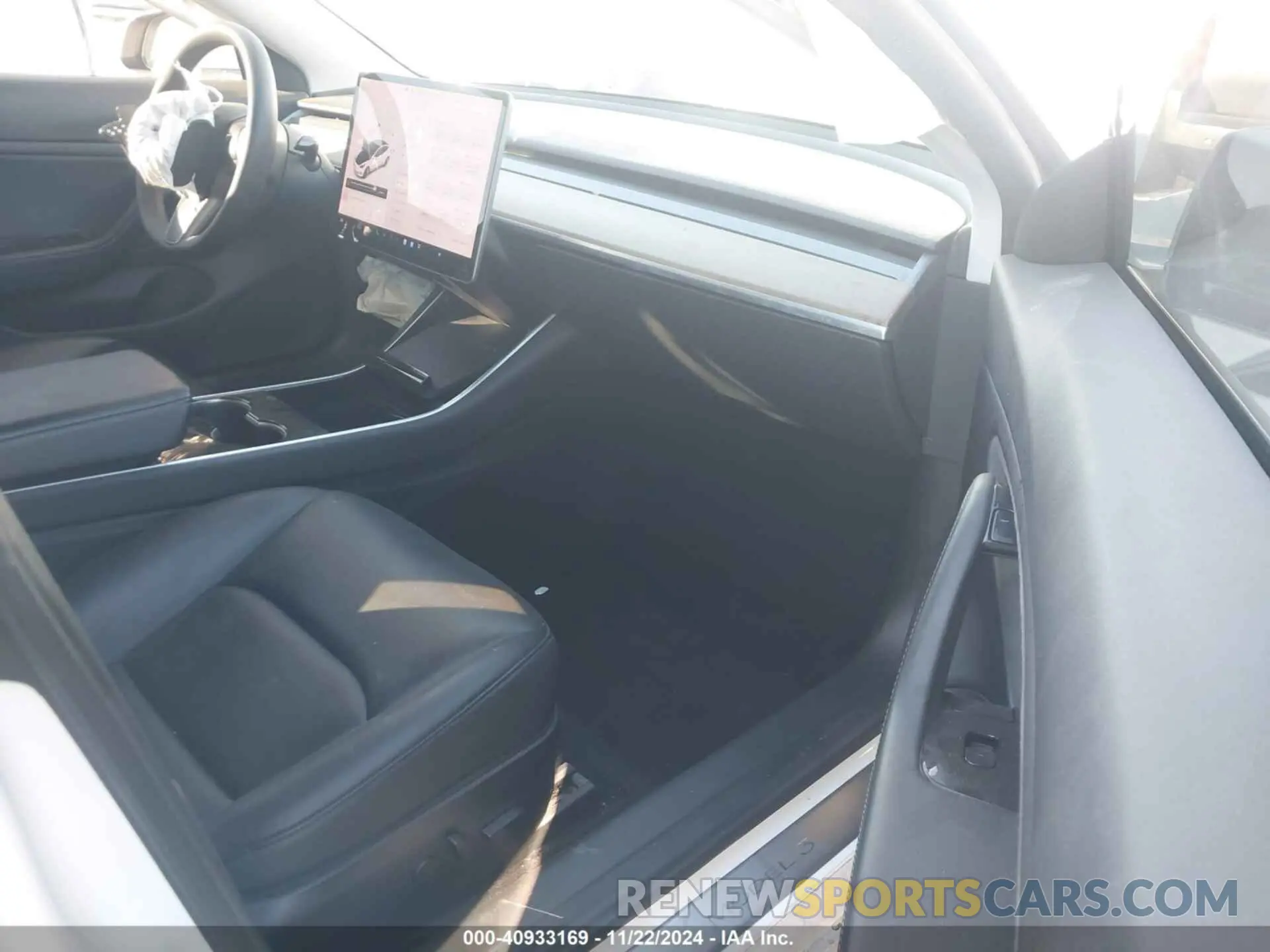 5 fotografías del automóvil dañado 5YJ3E1EB8KF477679 TESLA MODEL 3 2019
