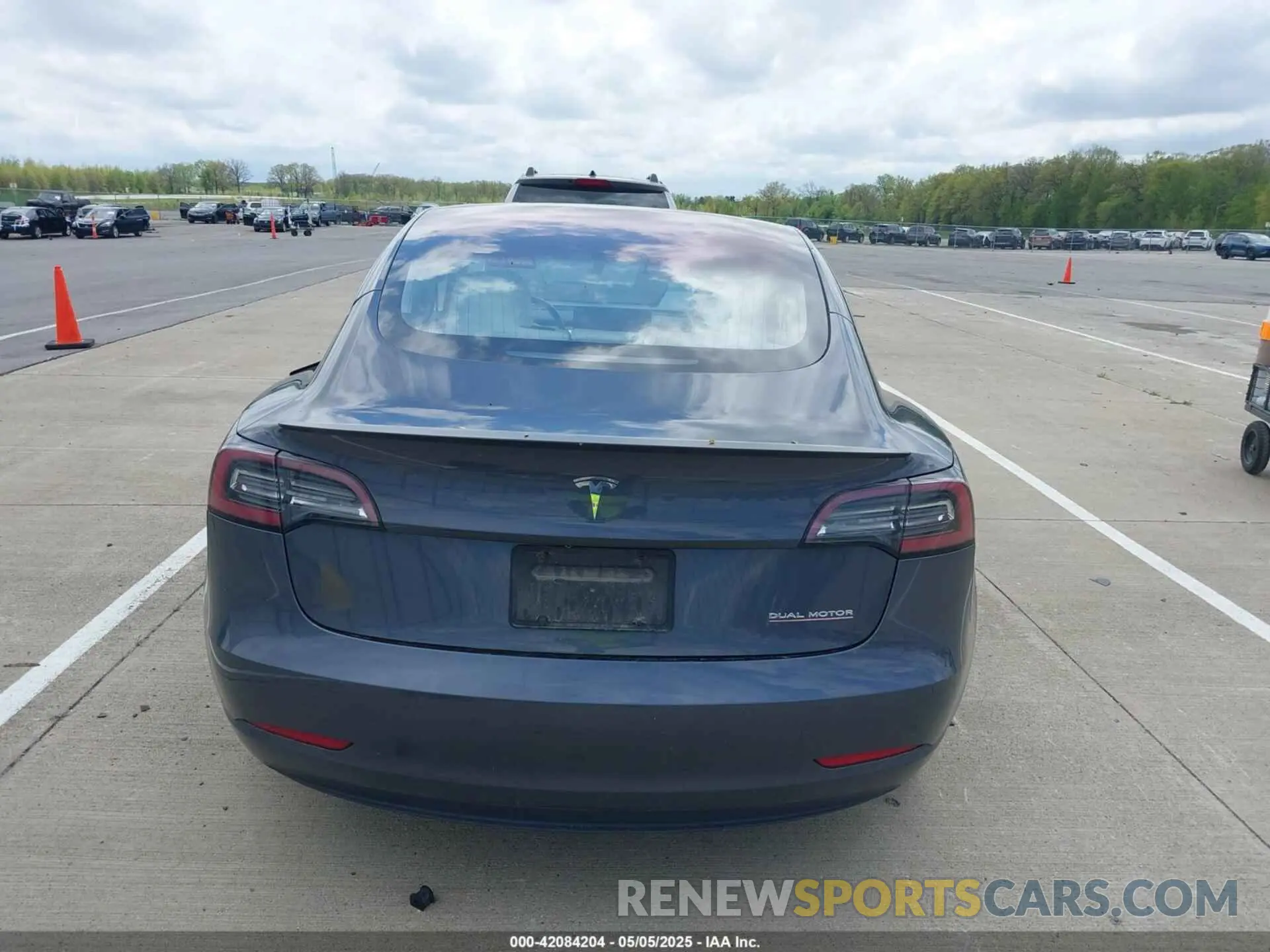 16 fotografías del automóvil dañado 5YJ3E1EB9KF230493 TESLA MODEL 3 2019