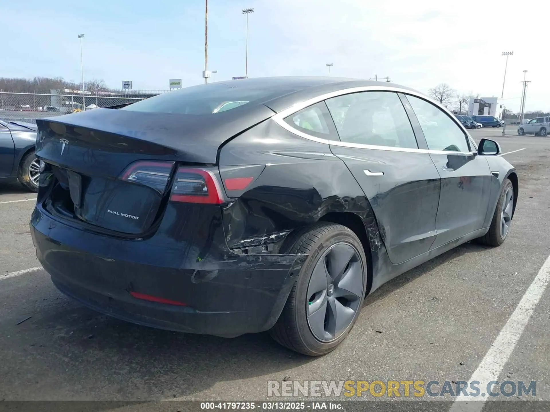 4 fotografías del automóvil dañado 5YJ3E1EB9KF359270 TESLA MODEL 3 2019