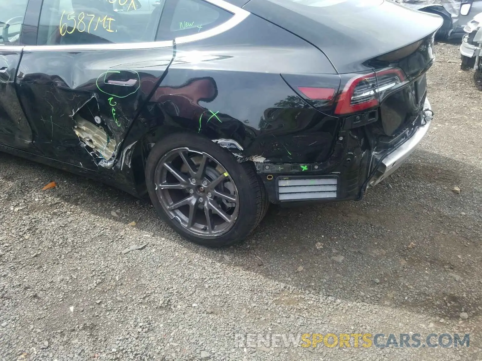 9 fotografías del automóvil dañado 5YJ3E1EB9KF384654 TESLA MODEL 3 2019