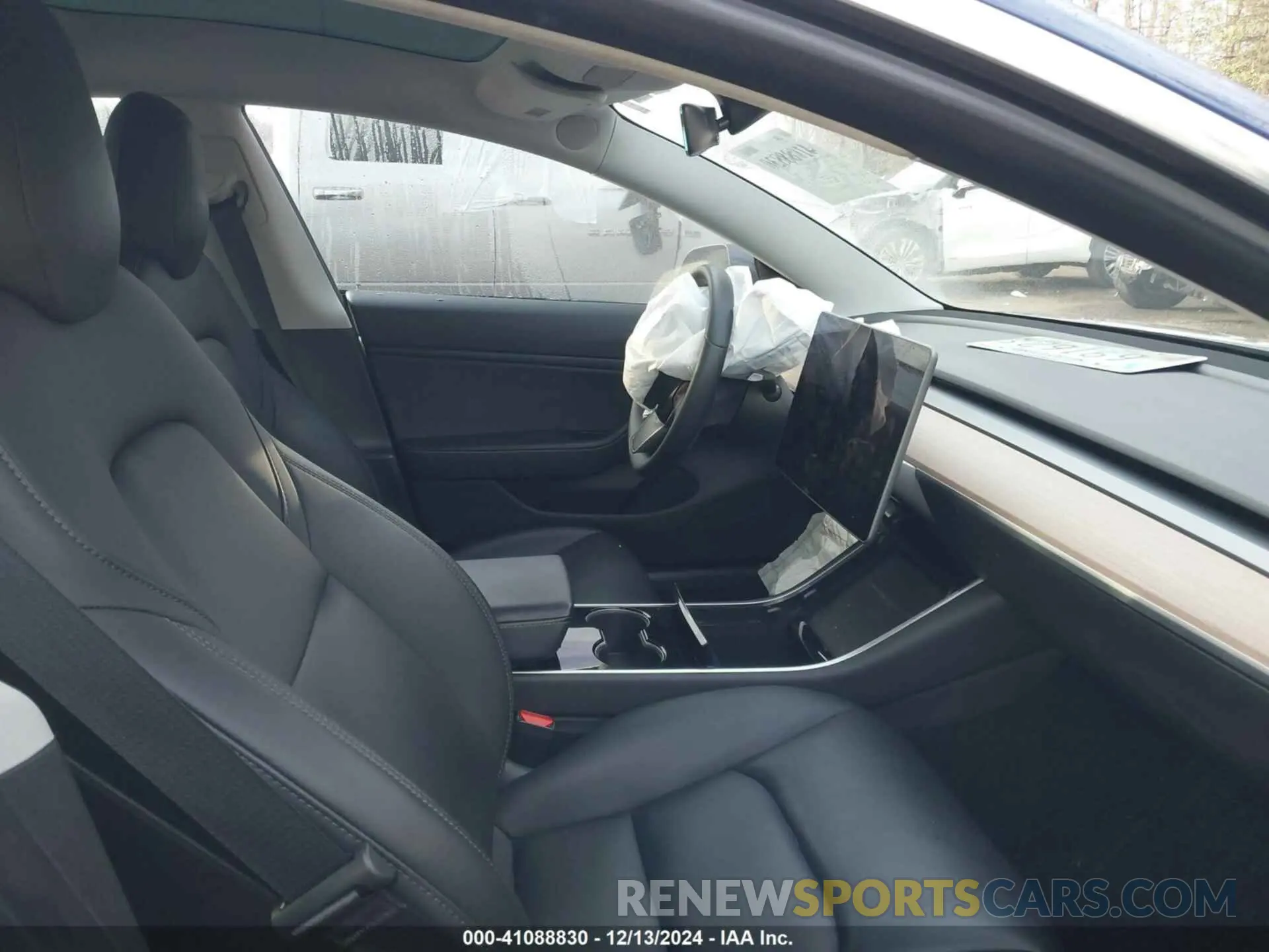 5 fotografías del automóvil dañado 5YJ3E1EB9KF477481 TESLA MODEL 3 2019
