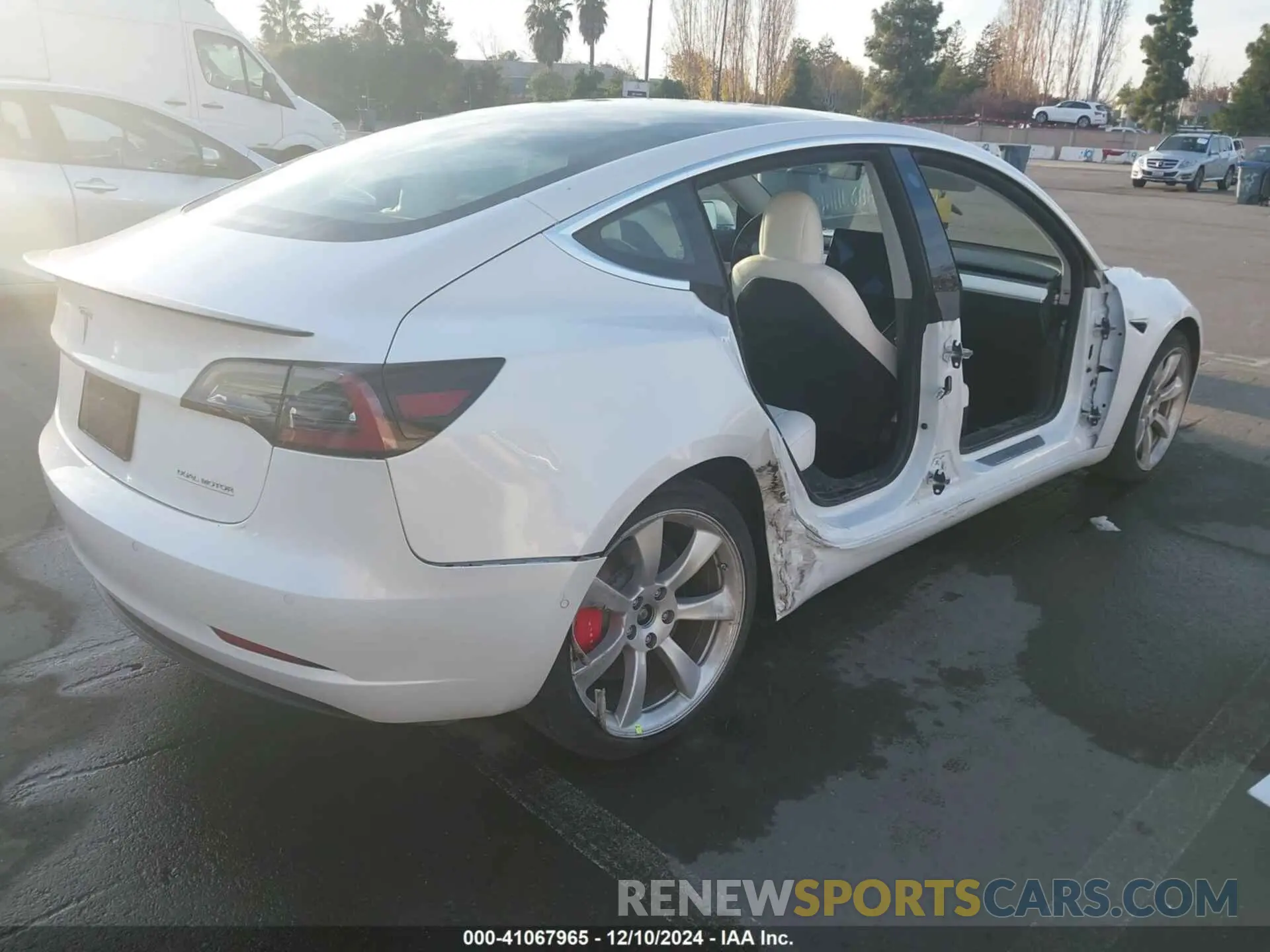 4 fotografías del automóvil dañado 5YJ3E1EB9KF514626 TESLA MODEL 3 2019