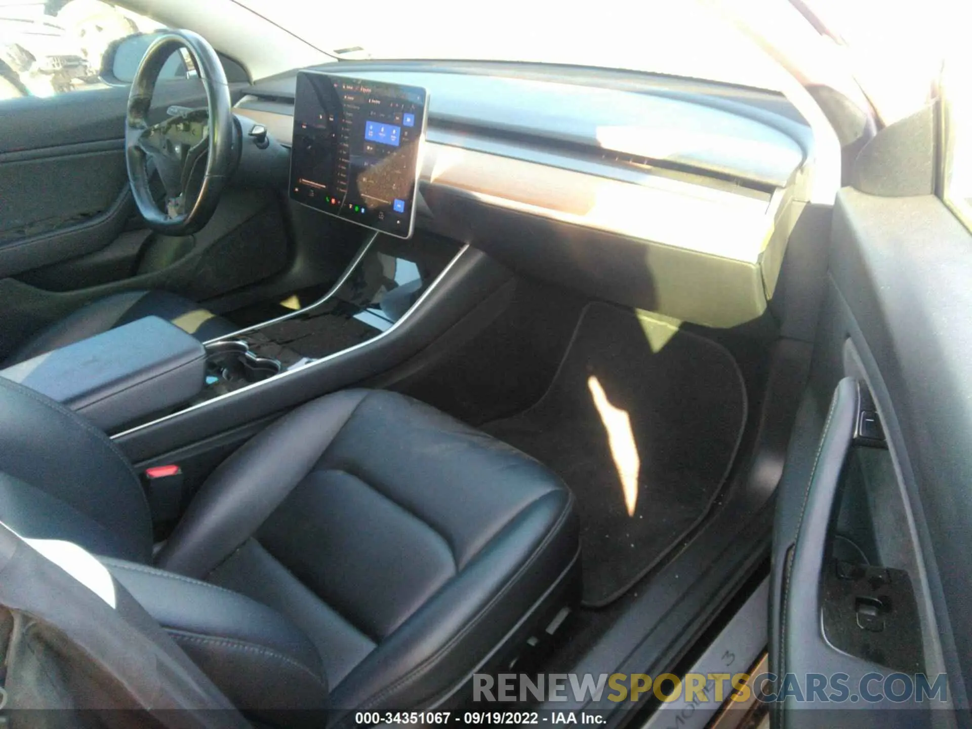 4 fotografías del automóvil dañado 5YJ3E1EBXKF237677 TESLA MODEL 3 2019