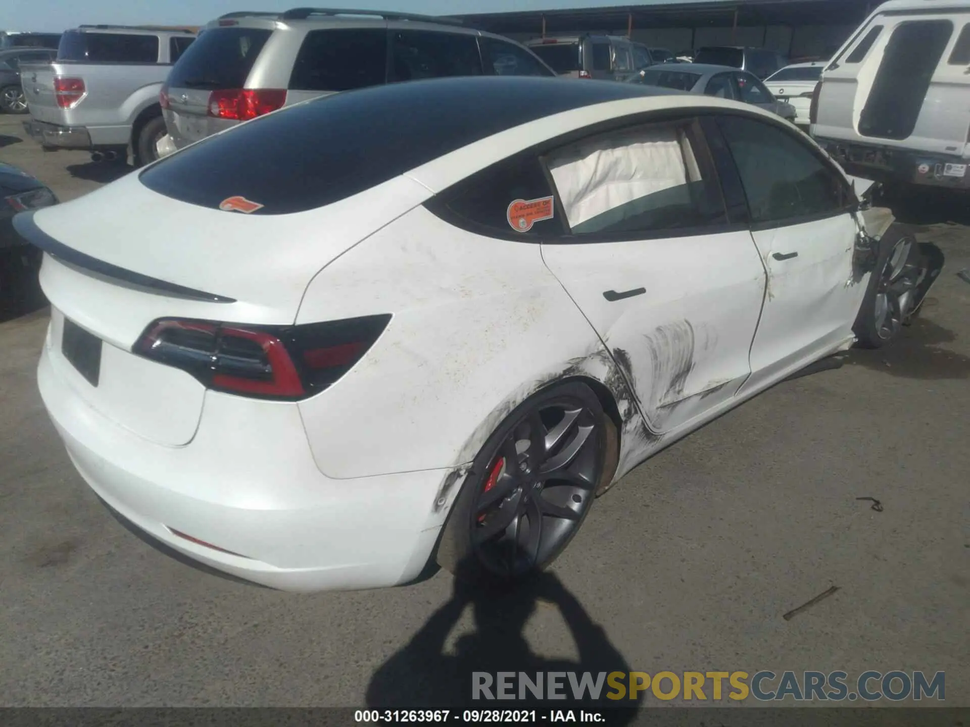 4 fotografías del automóvil dañado 5YJ3E1EBXKF487212 TESLA MODEL 3 2019