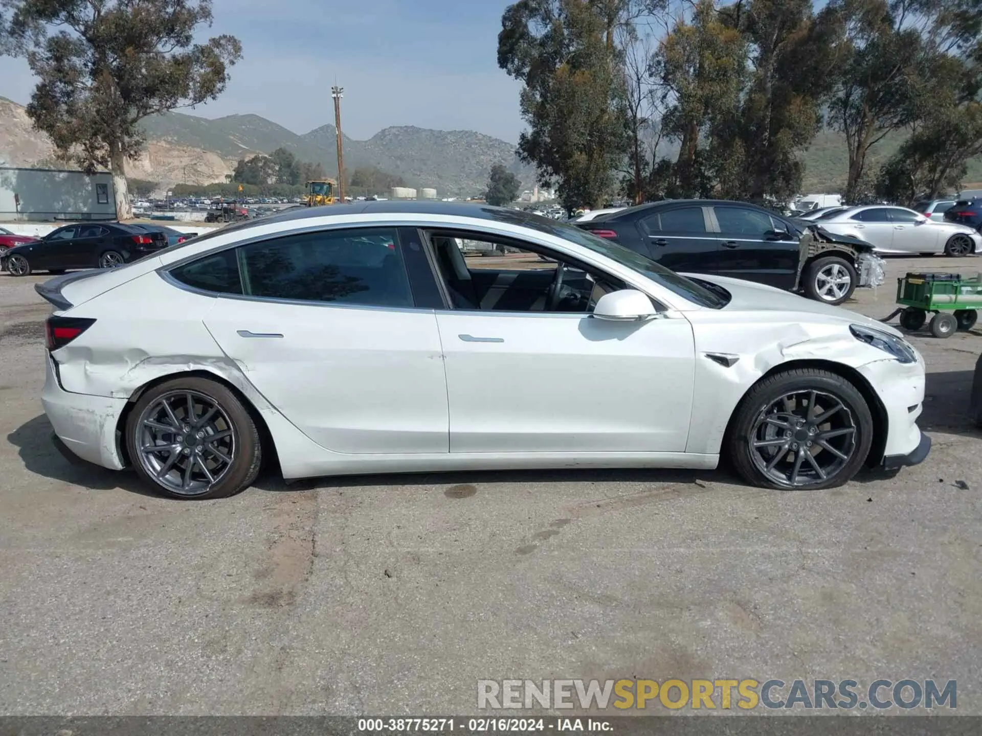 13 fotografías del automóvil dañado 5YJ3E1EA1LF739891 TESLA MODEL 3 2020