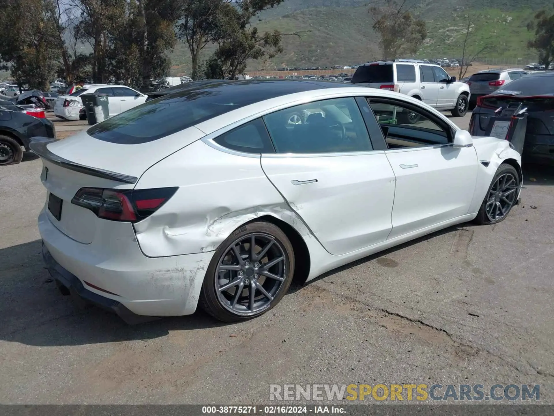 4 fotografías del automóvil dañado 5YJ3E1EA1LF739891 TESLA MODEL 3 2020