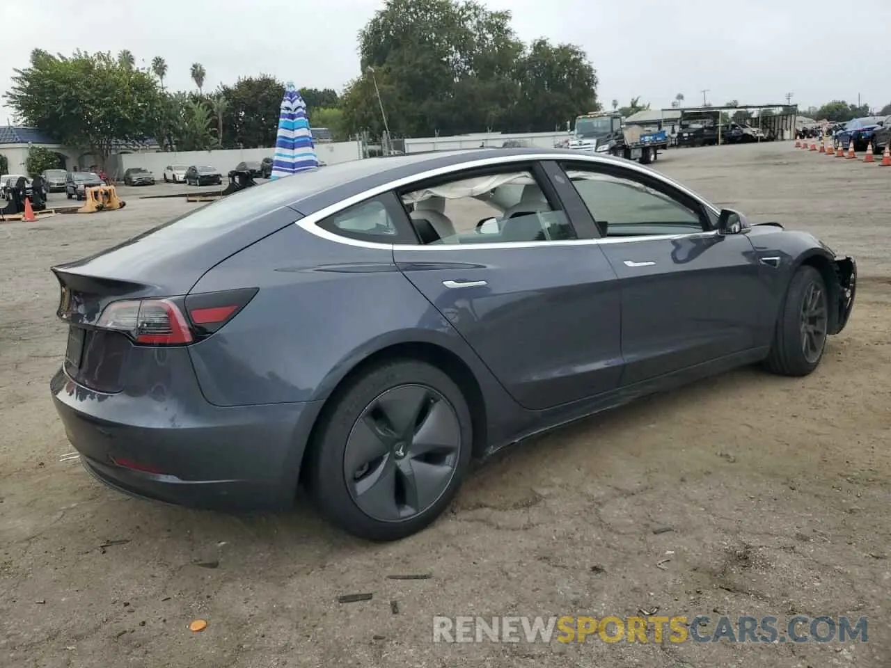 3 fotografías del automóvil dañado 5YJ3E1EA1LF746002 TESLA MODEL 3 2020