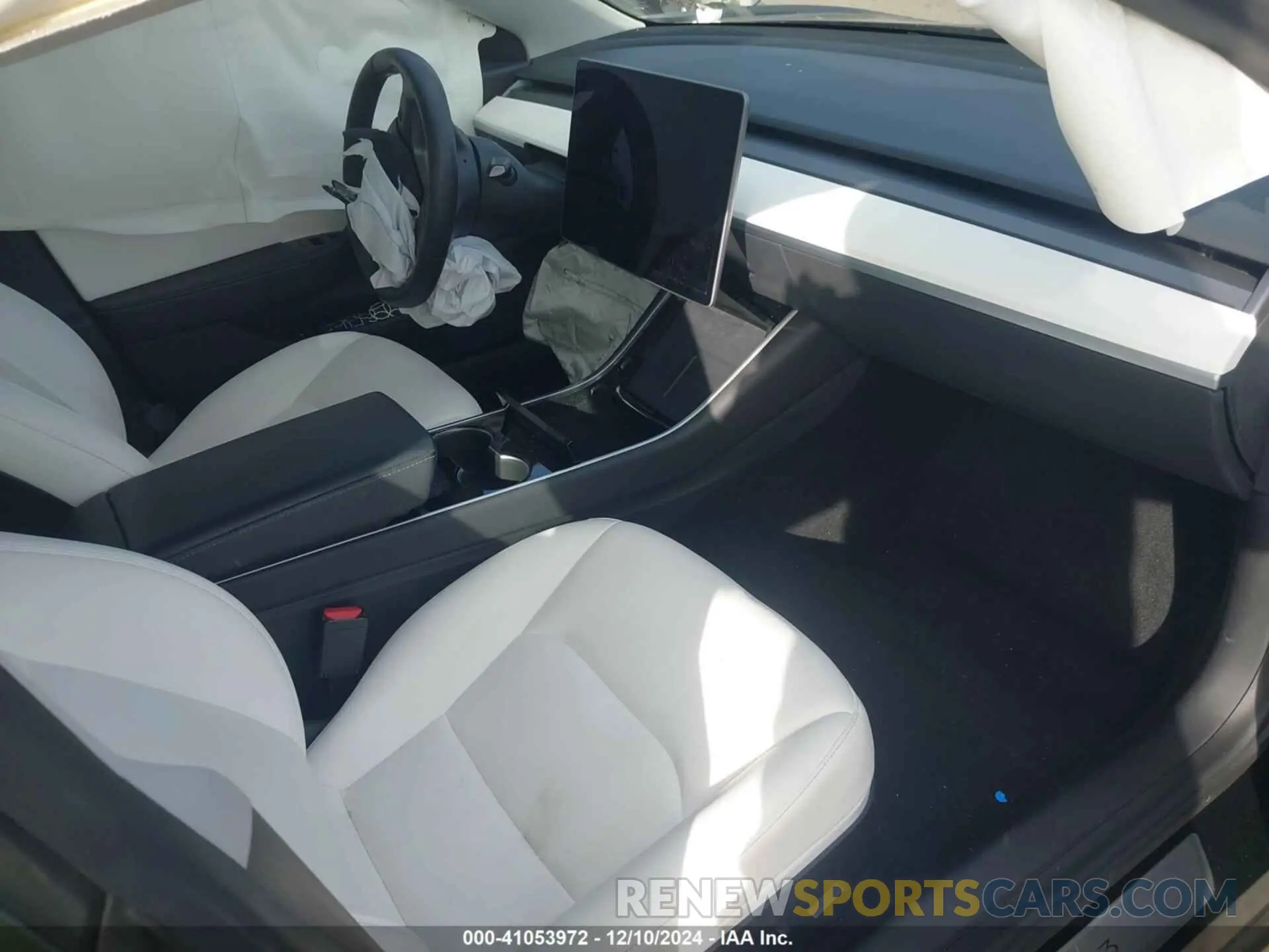 5 fotografías del automóvil dañado 5YJ3E1EA2LF738104 TESLA MODEL 3 2020