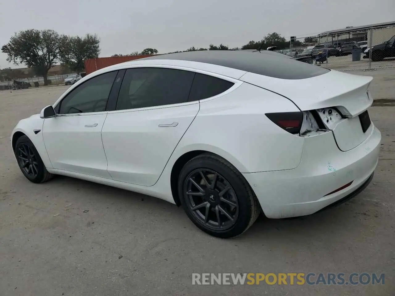 2 fotografías del automóvil dañado 5YJ3E1EA4LF504790 TESLA MODEL 3 2020