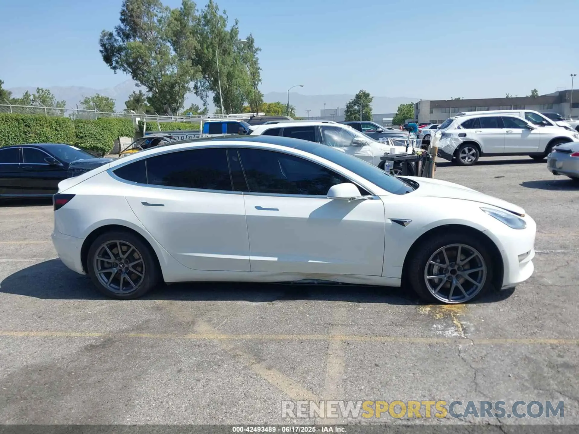 12 fotografías del automóvil dañado 5YJ3E1EA4LF740016 TESLA MODEL 3 2020