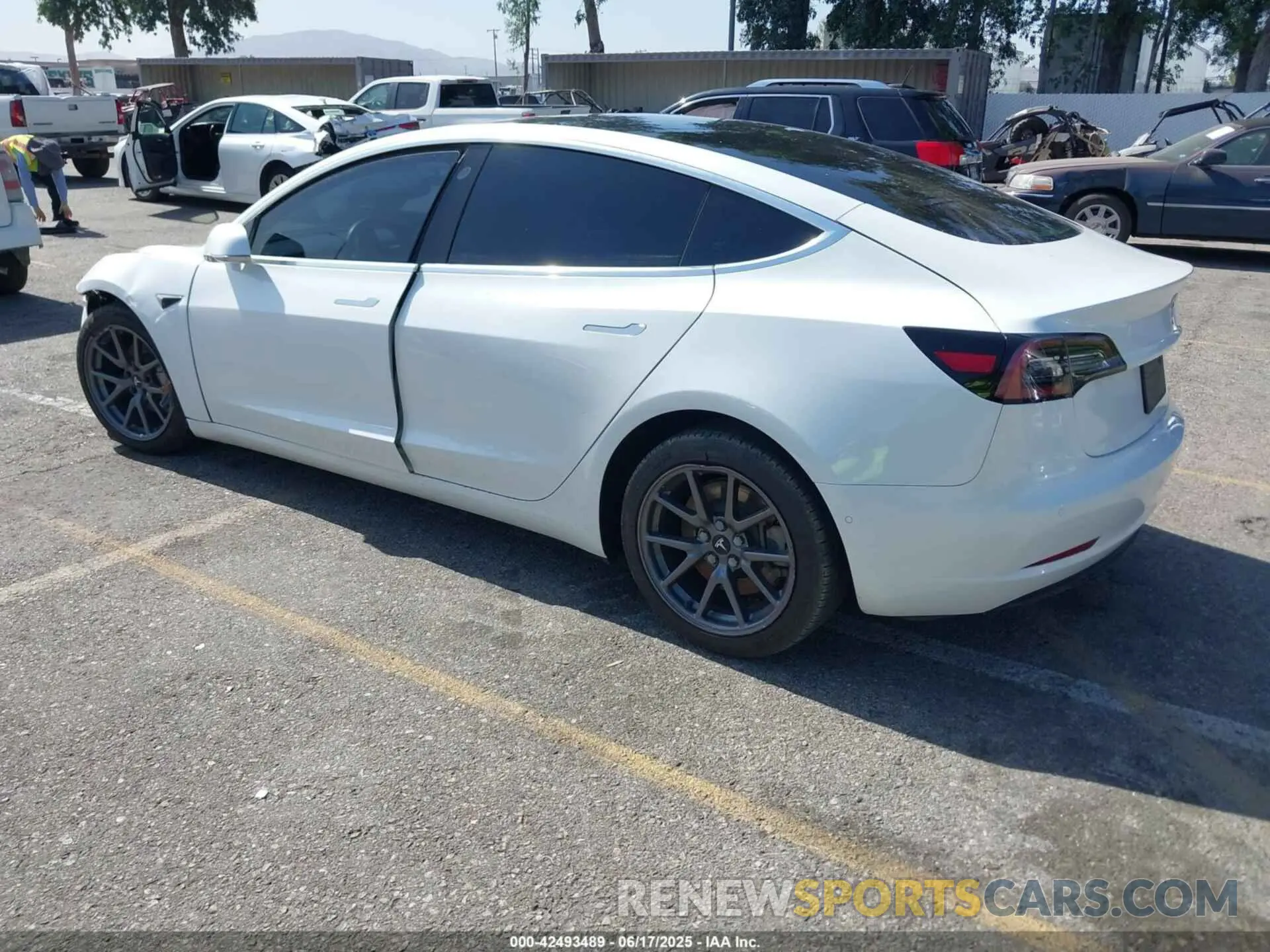 3 fotografías del automóvil dañado 5YJ3E1EA4LF740016 TESLA MODEL 3 2020
