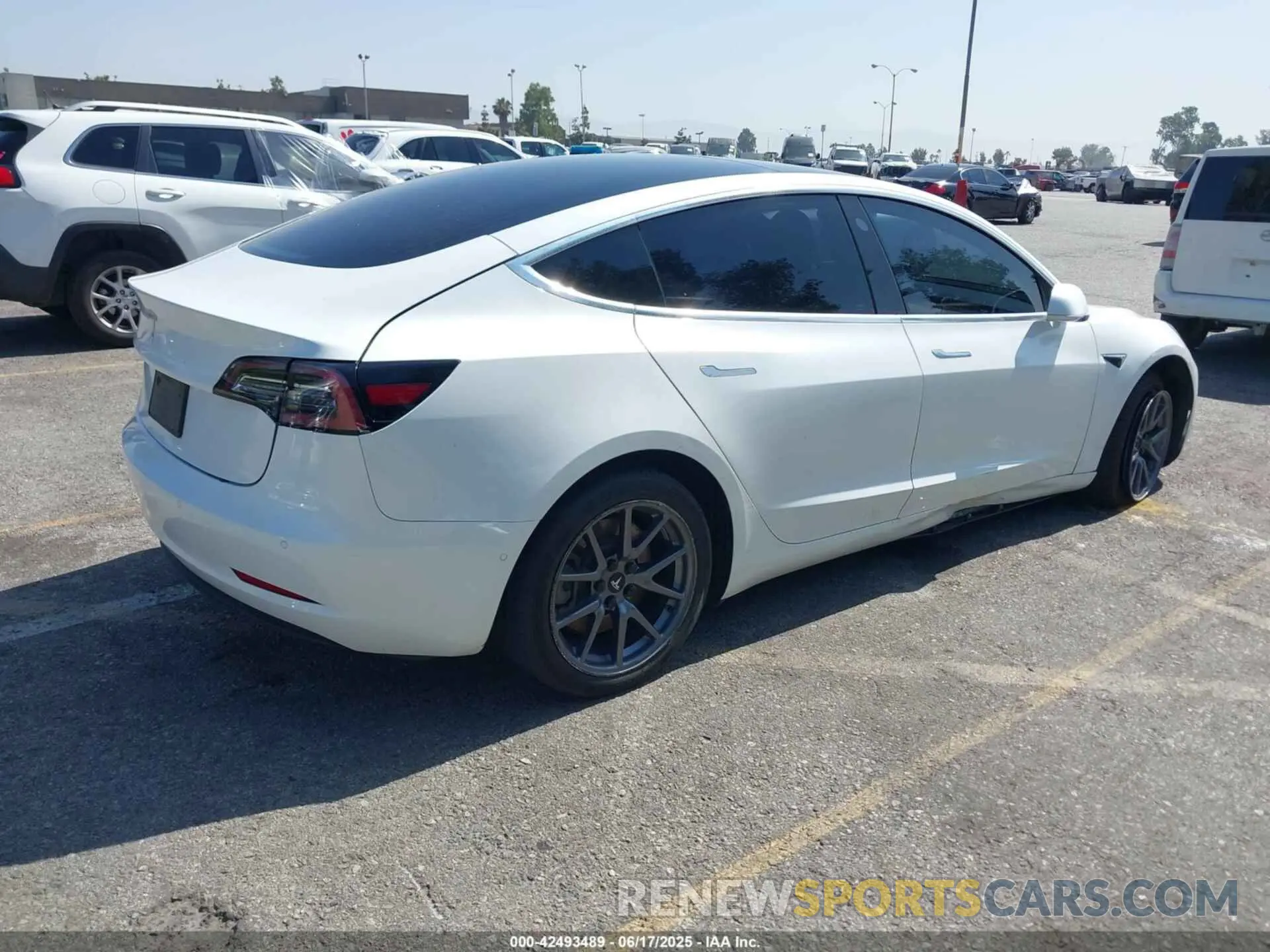4 fotografías del automóvil dañado 5YJ3E1EA4LF740016 TESLA MODEL 3 2020