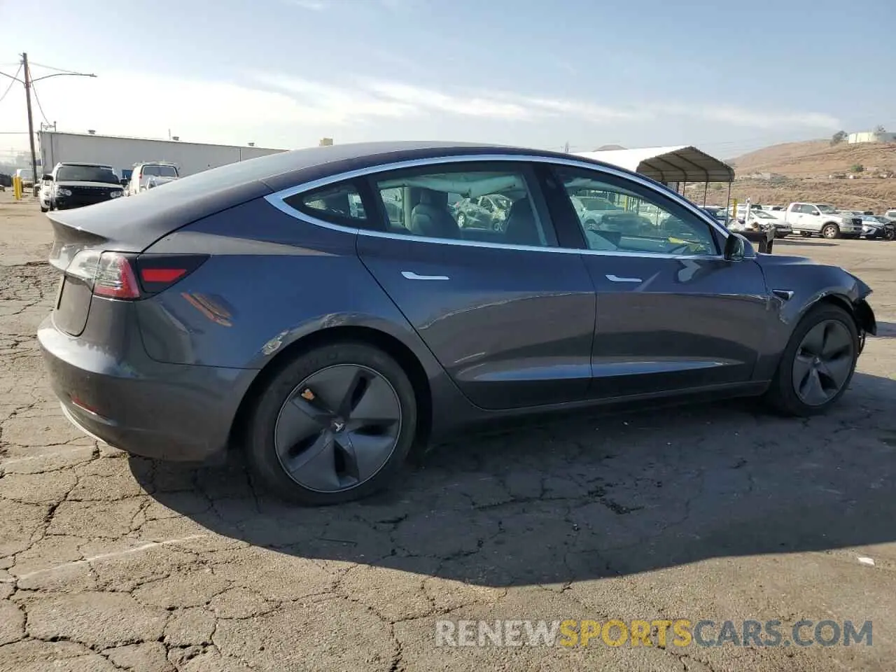 3 fotografías del automóvil dañado 5YJ3E1EA4LF743434 TESLA MODEL 3 2020