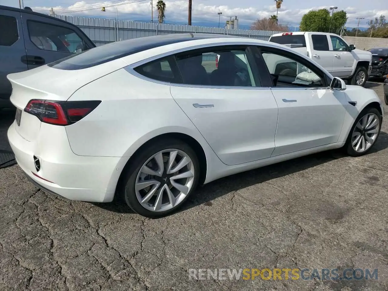 3 fotografías del automóvil dañado 5YJ3E1EA4LF745877 TESLA MODEL 3 2020