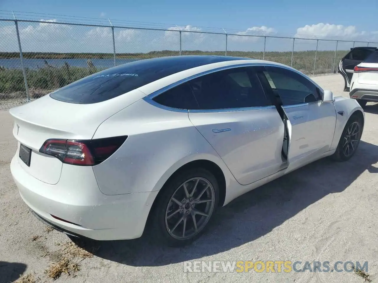 3 fotografías del automóvil dañado 5YJ3E1EA5LF706845 TESLA MODEL 3 2020