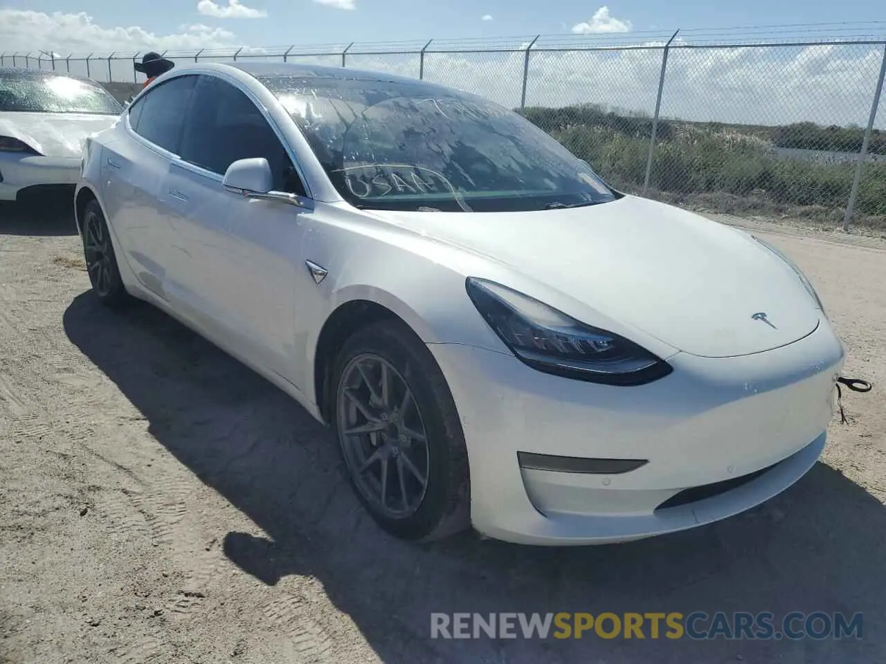 4 fotografías del automóvil dañado 5YJ3E1EA5LF706845 TESLA MODEL 3 2020