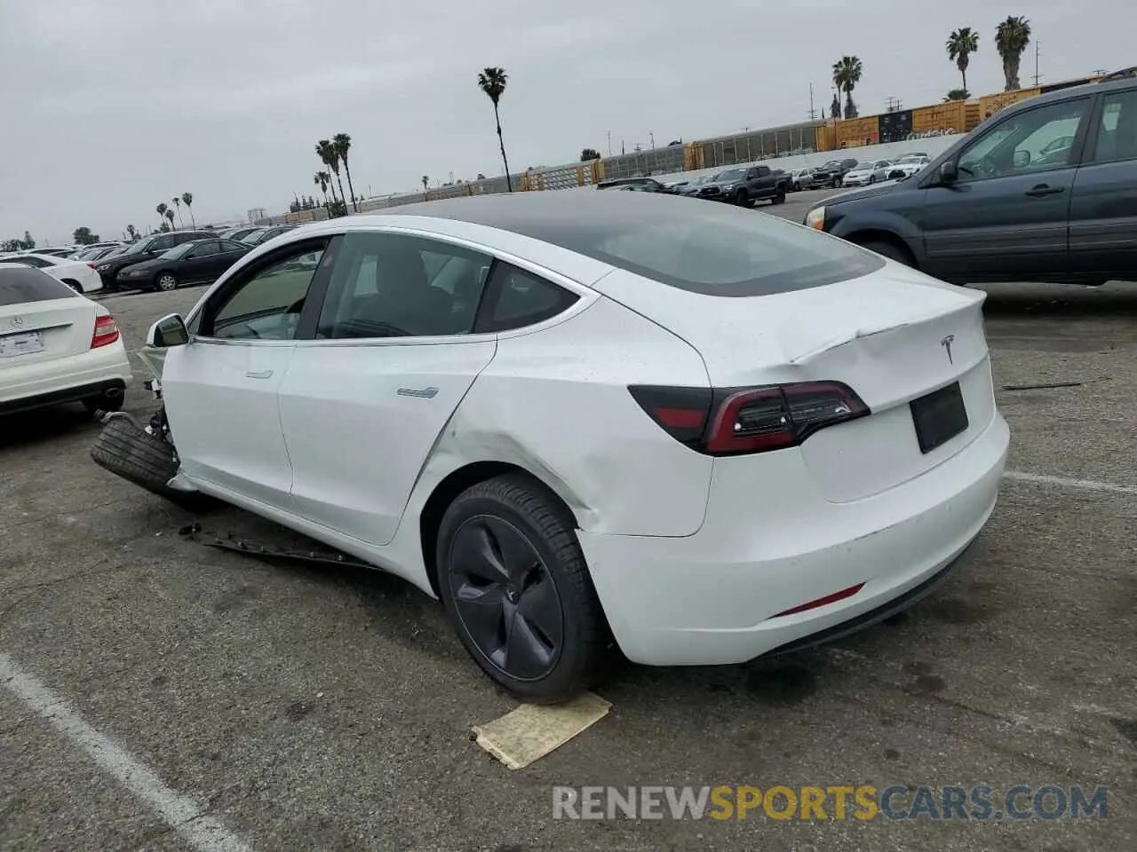 2 fotografías del automóvil dañado 5YJ3E1EA5LF747010 TESLA MODEL 3 2020