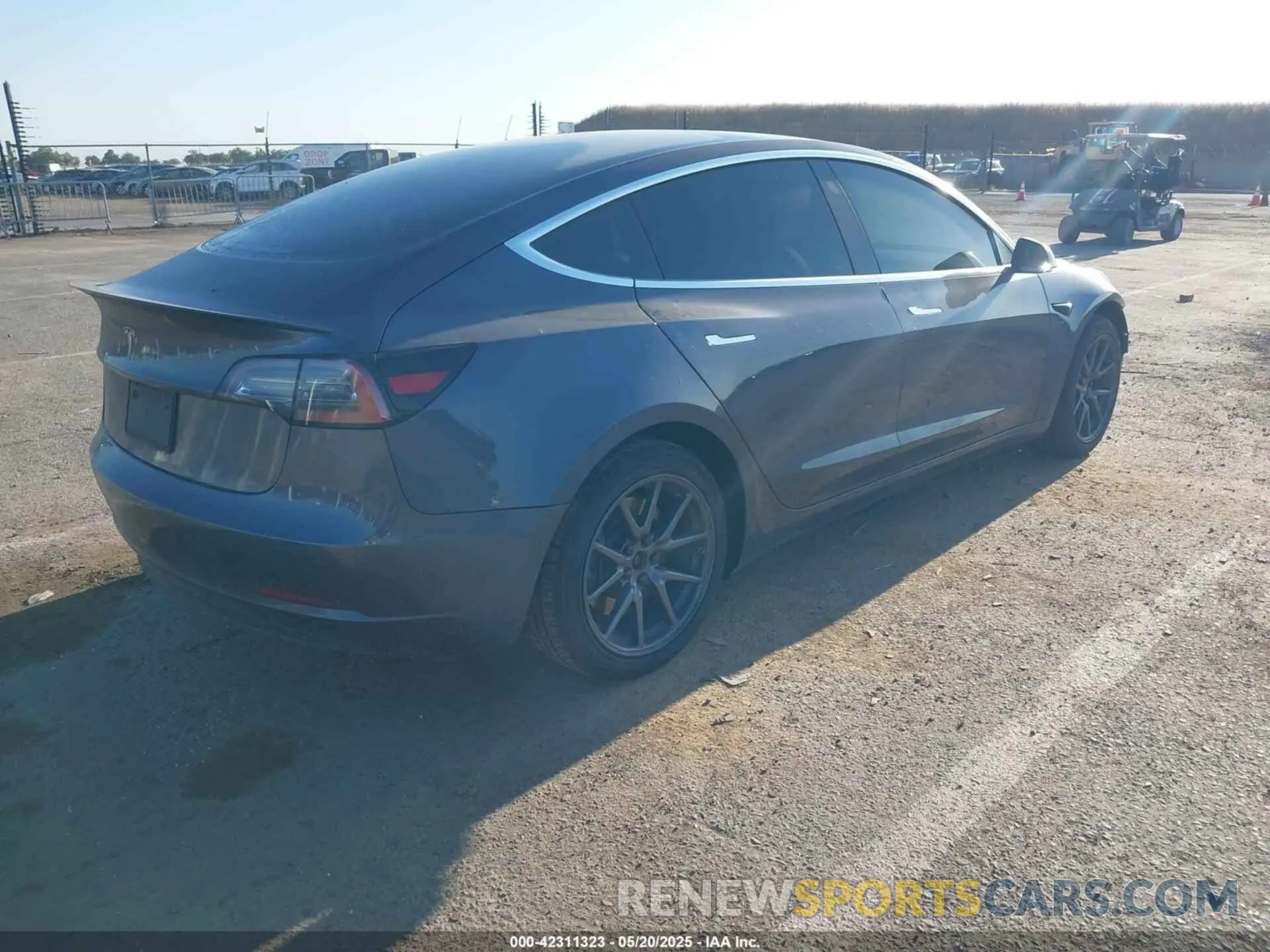 4 fotografías del automóvil dañado 5YJ3E1EAXLF630555 TESLA MODEL 3 2020