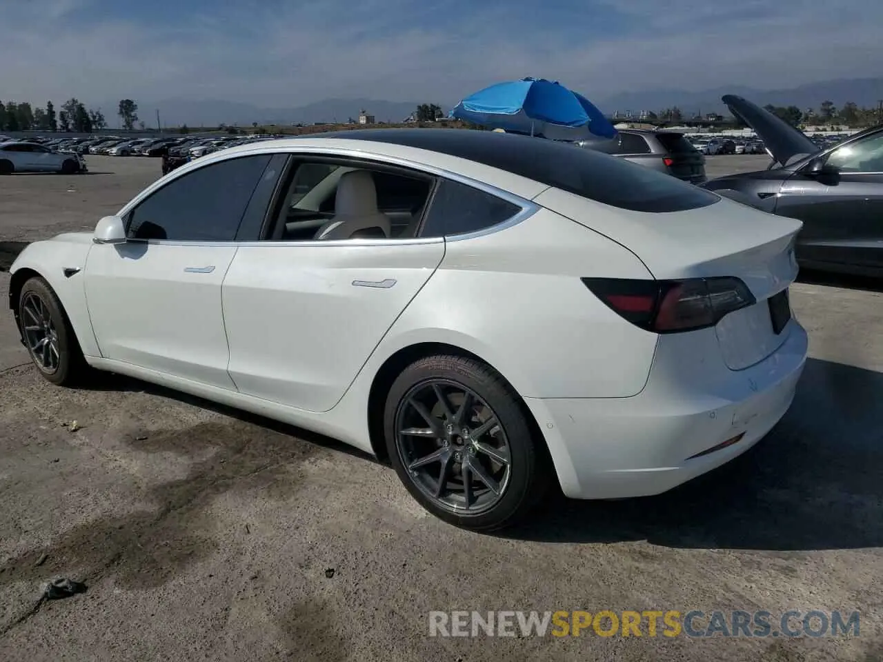 2 fotografías del automóvil dañado 5YJ3E1EAXLF706243 TESLA MODEL 3 2020