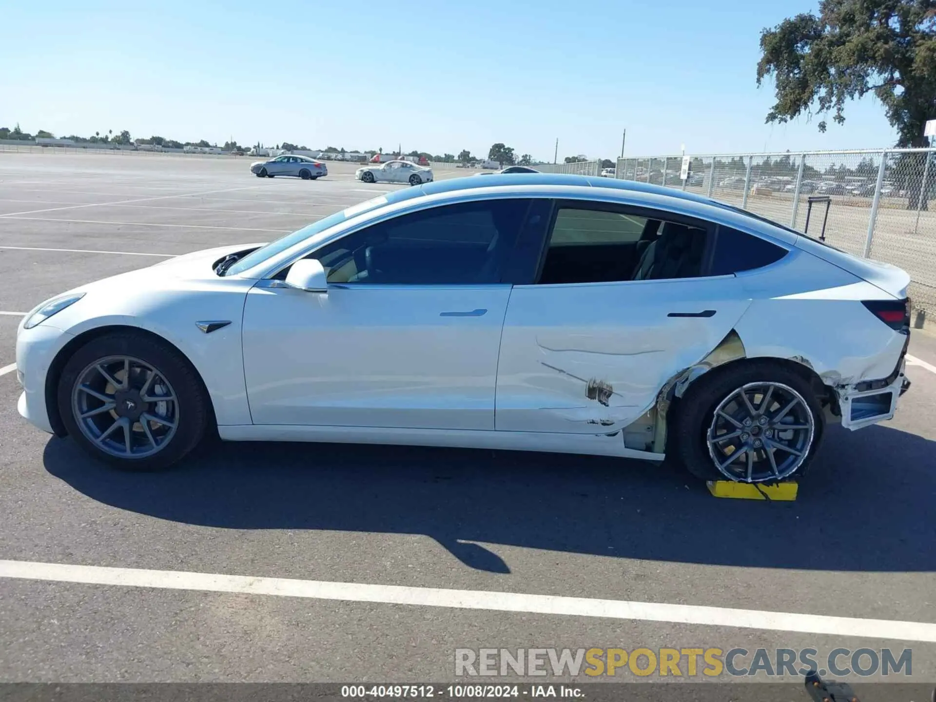 15 fotografías del automóvil dañado 5YJ3E1EAXLF740070 TESLA MODEL 3 2020