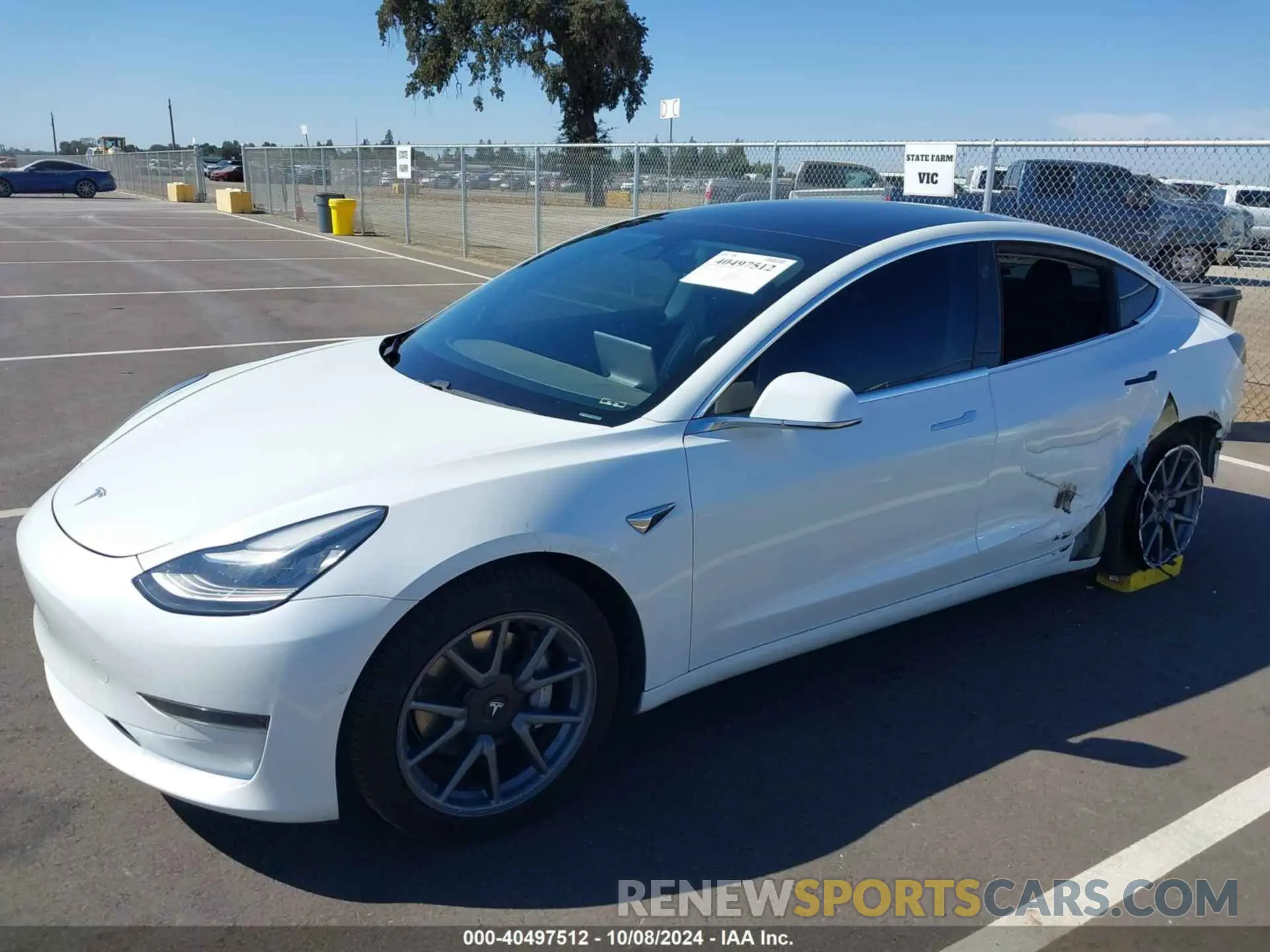 2 fotografías del automóvil dañado 5YJ3E1EAXLF740070 TESLA MODEL 3 2020