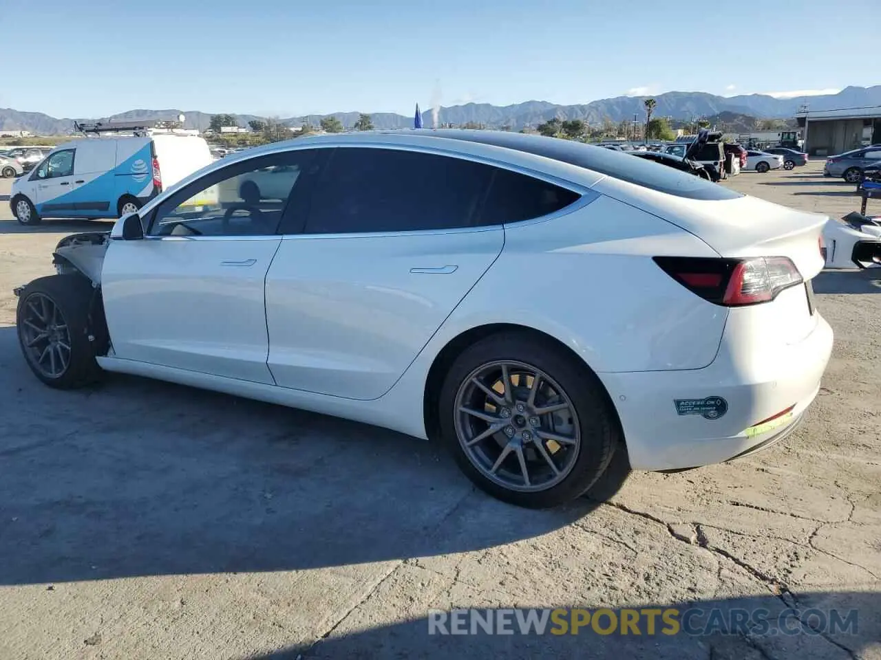 2 fotografías del automóvil dañado 5YJ3E1EB0LF665887 TESLA MODEL 3 2020