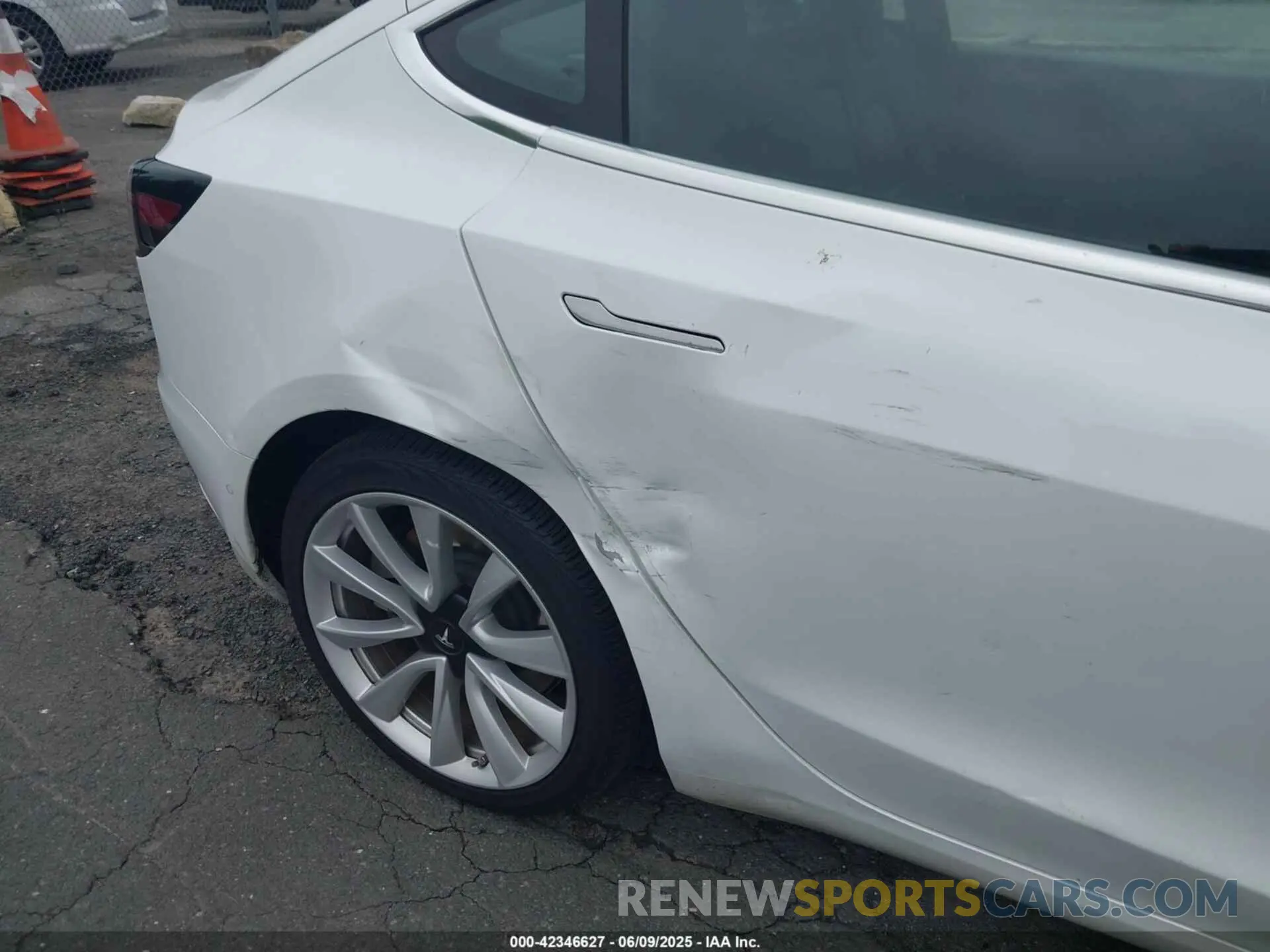 6 fotografías del automóvil dañado 5YJ3E1EB0LF795524 TESLA MODEL 3 2020